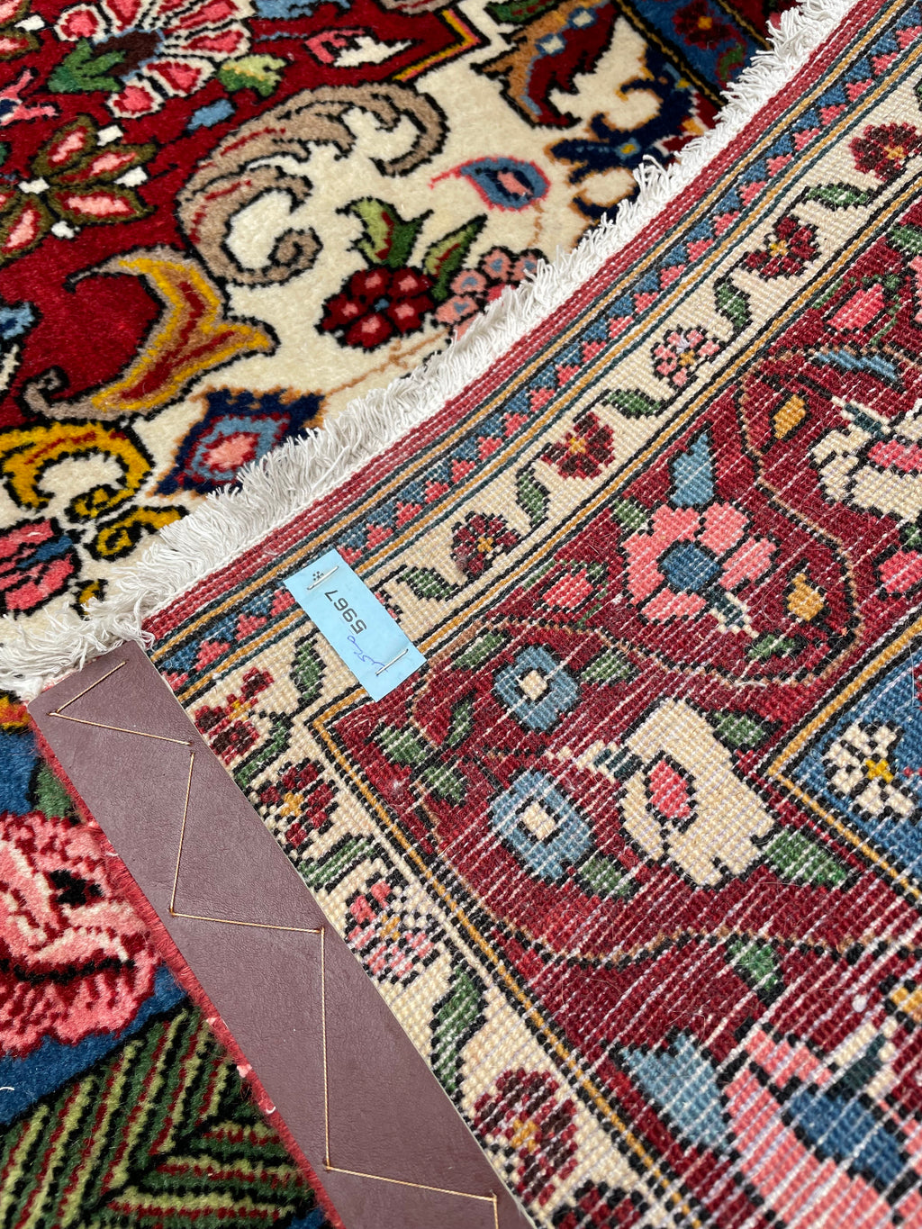 Bakhtiari Rug 409 × 107 cm