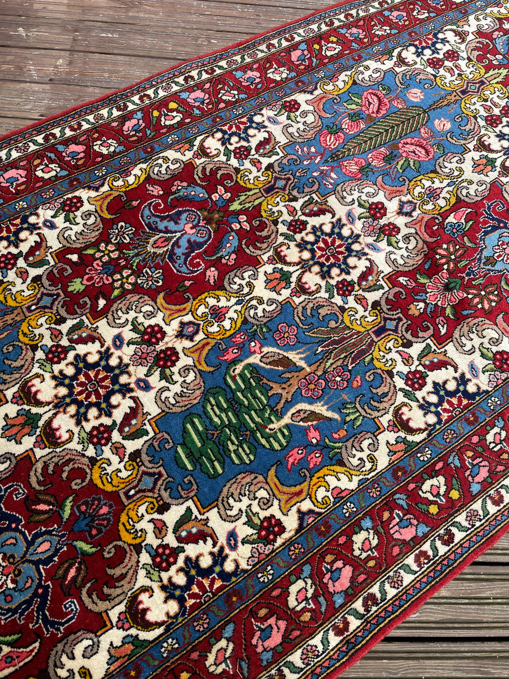 Bakhtiari Rug 409 × 107 cm