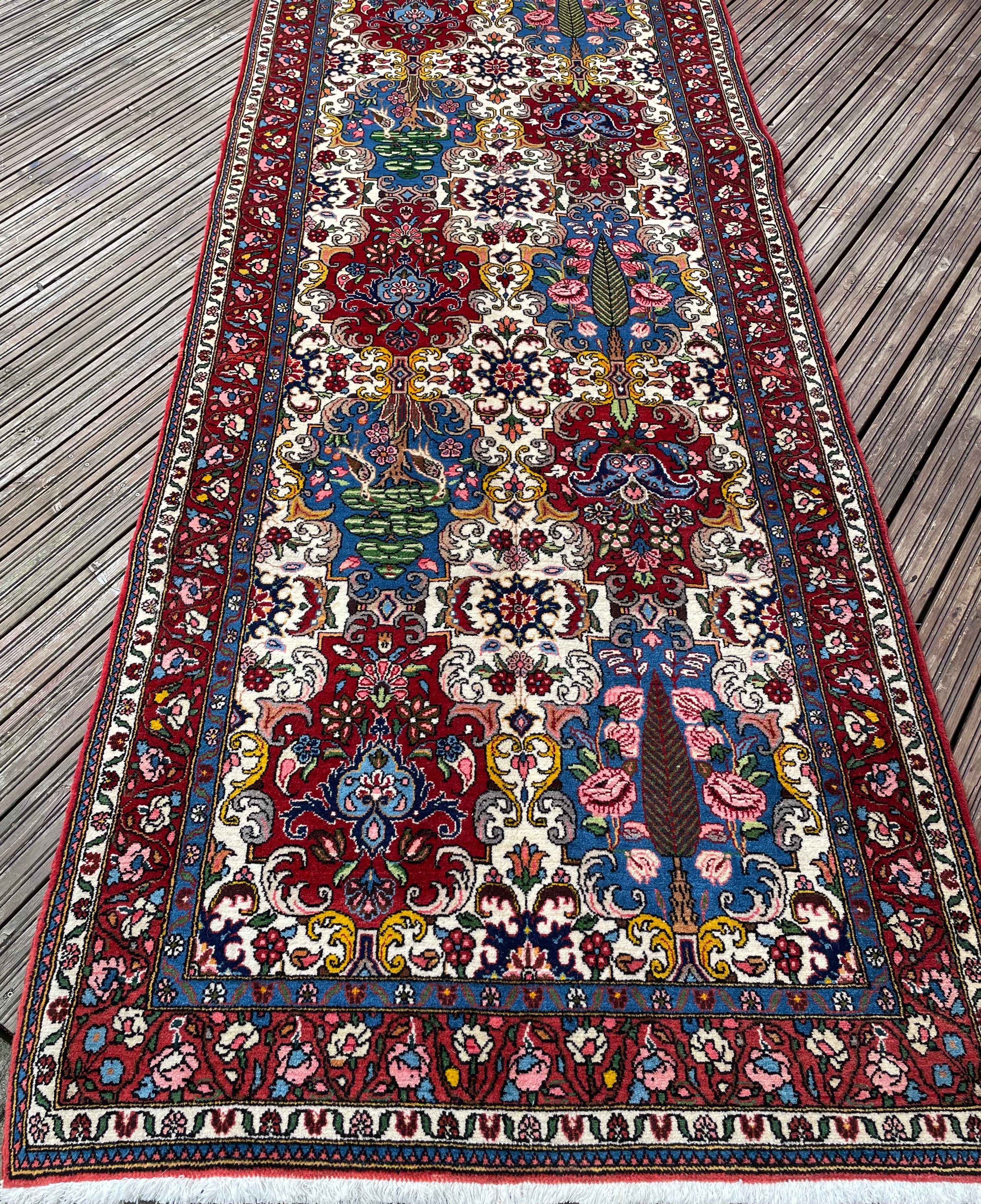 Bakhtiari Rug 409 × 107 cm