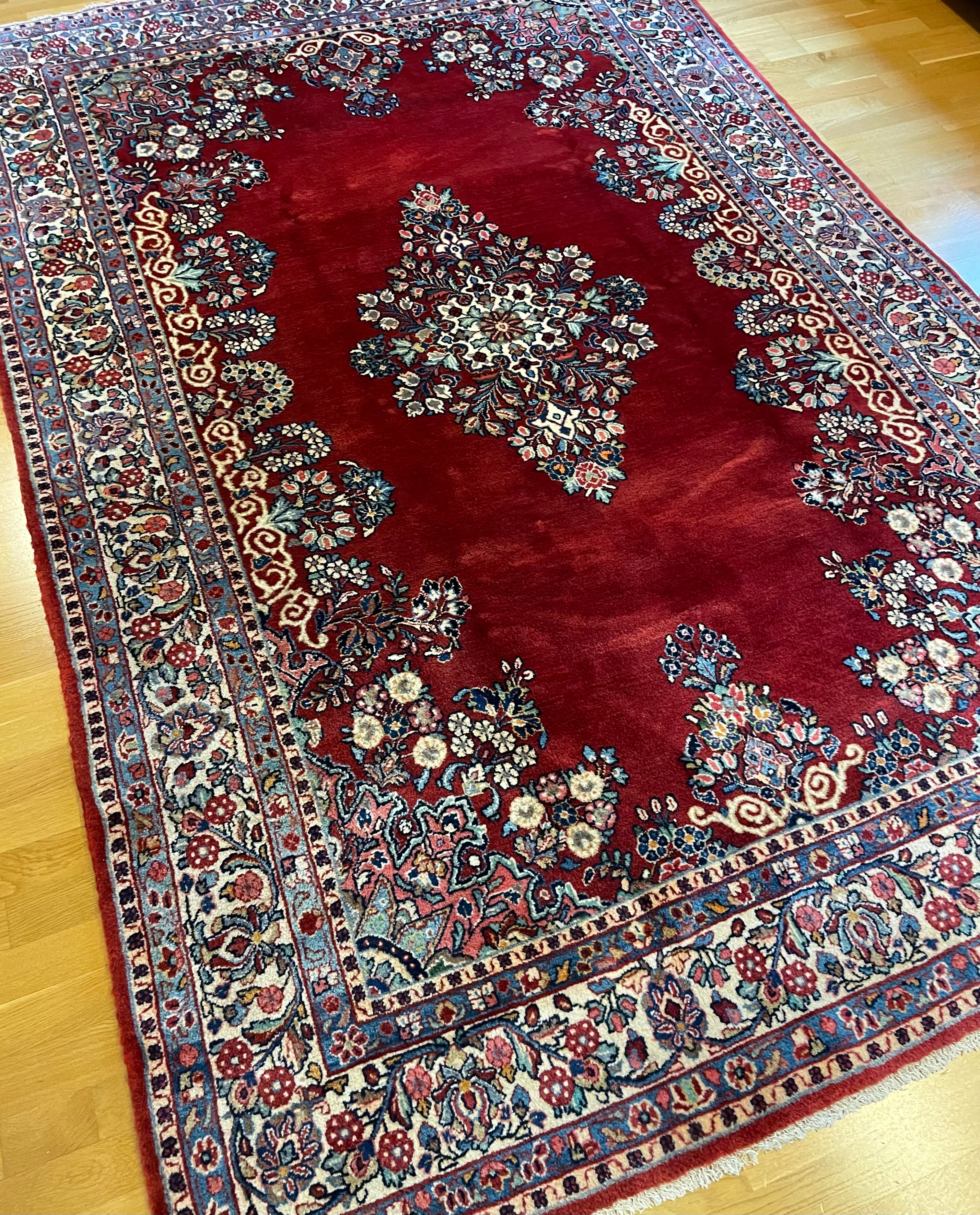 Sarough Rug 263 × 189 cm
