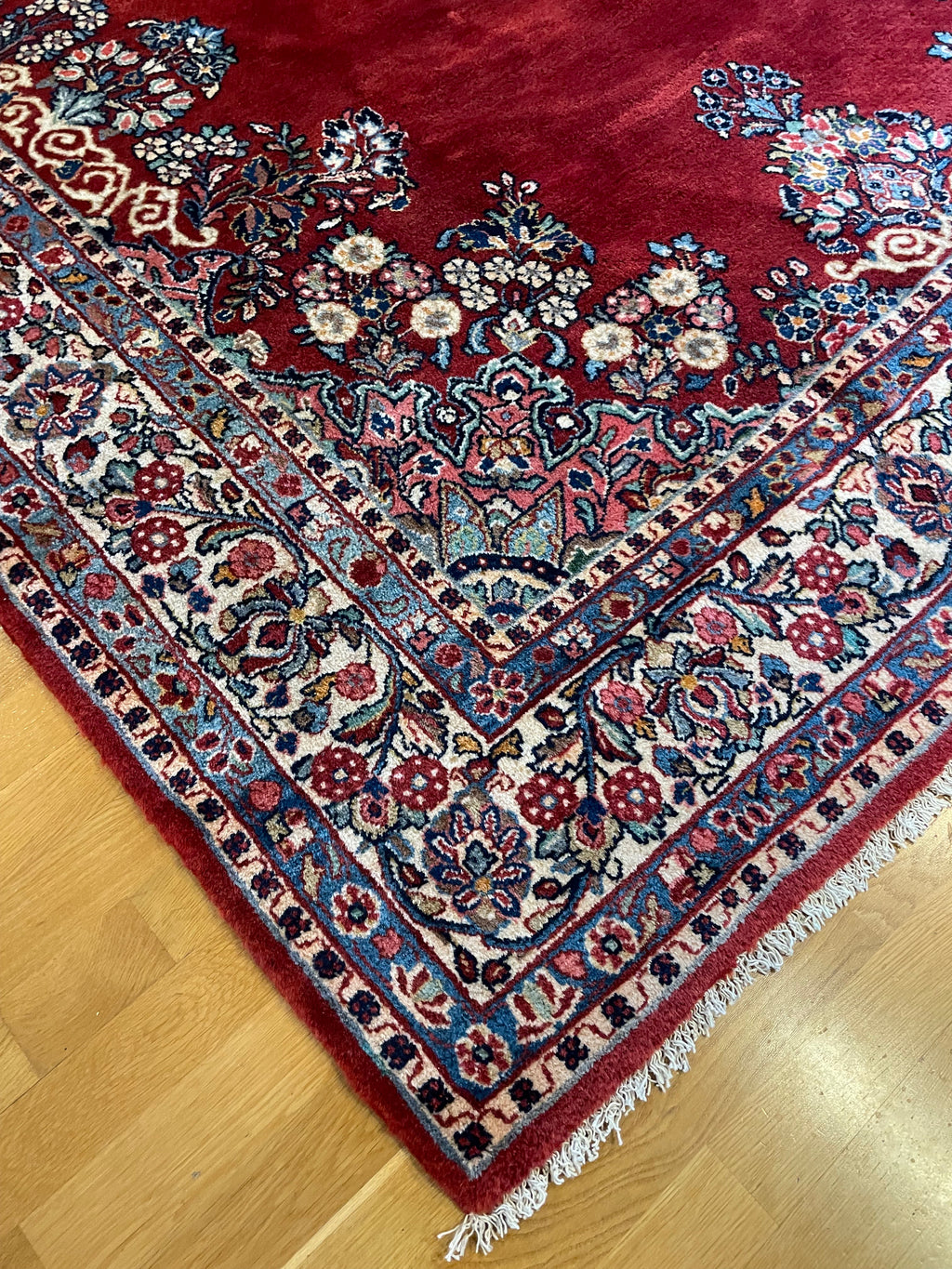 Sarough Rug 263 × 189 cm