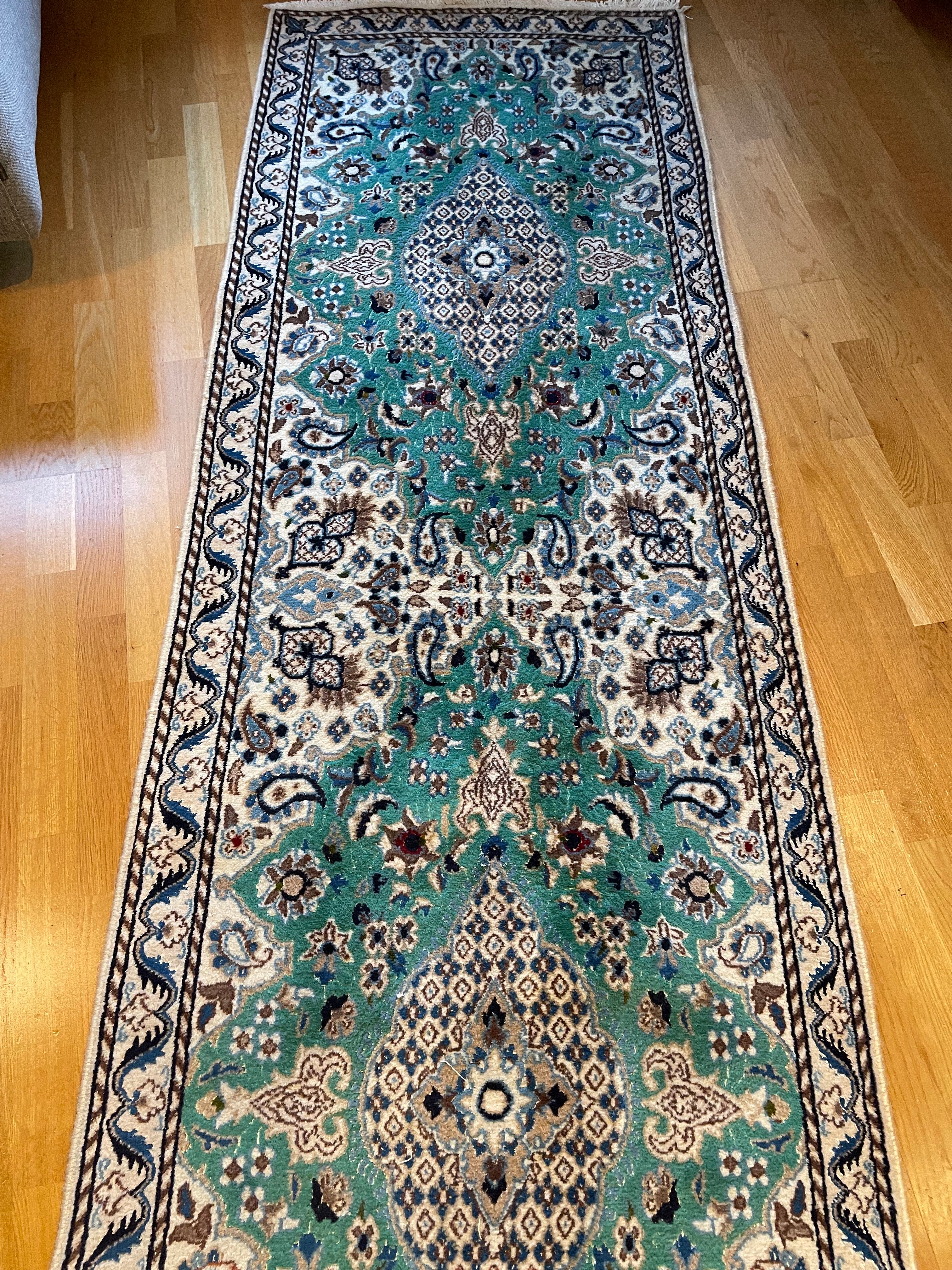Nain Rug 377 × 84 cm