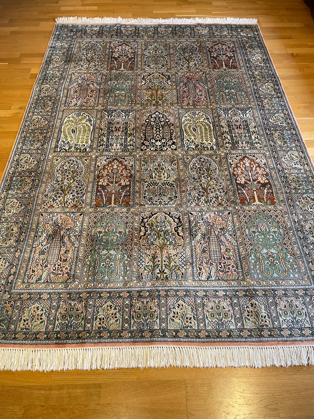 Kashmir Rug 240 × 167 cm