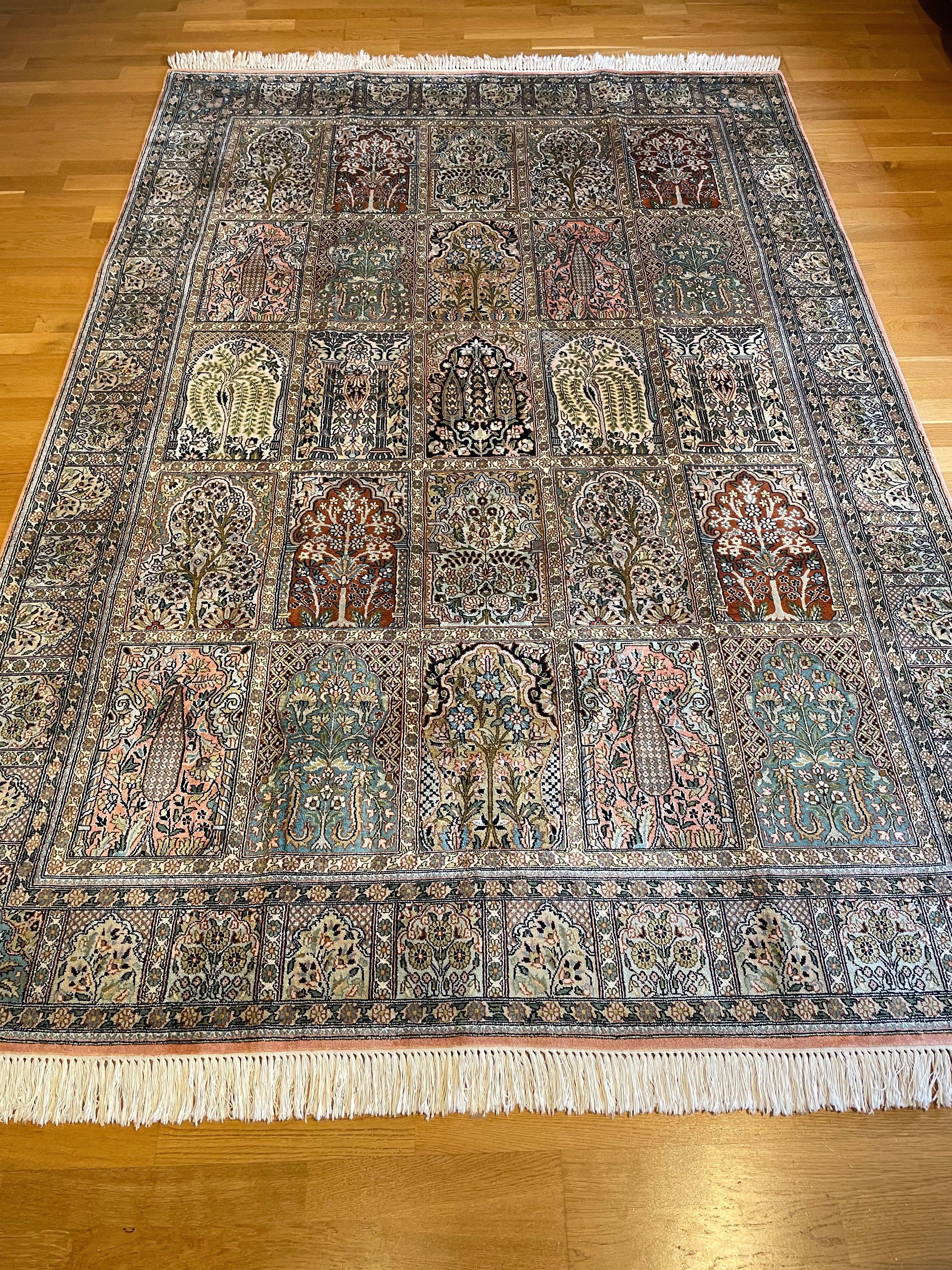 Kashmir Rug 240 × 167 cm
