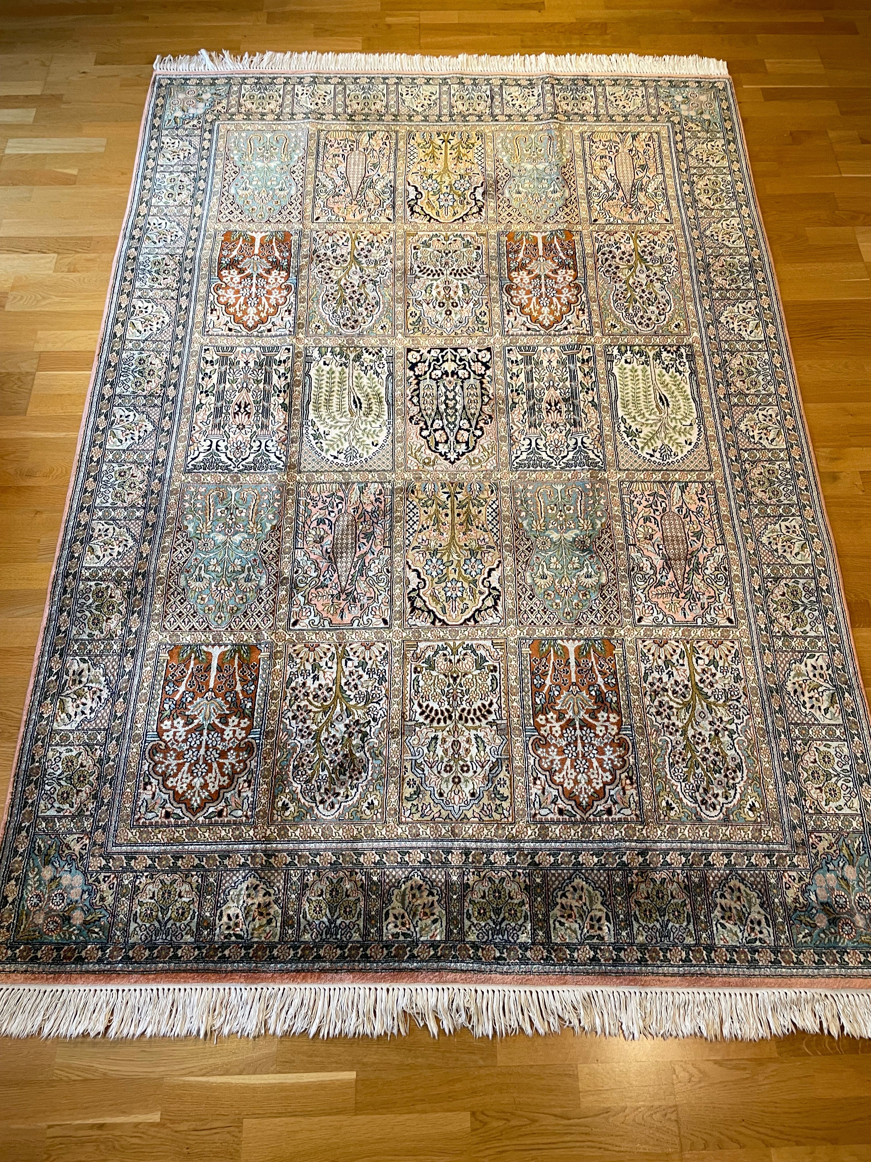 Kashmir Rug 240 × 167 cm