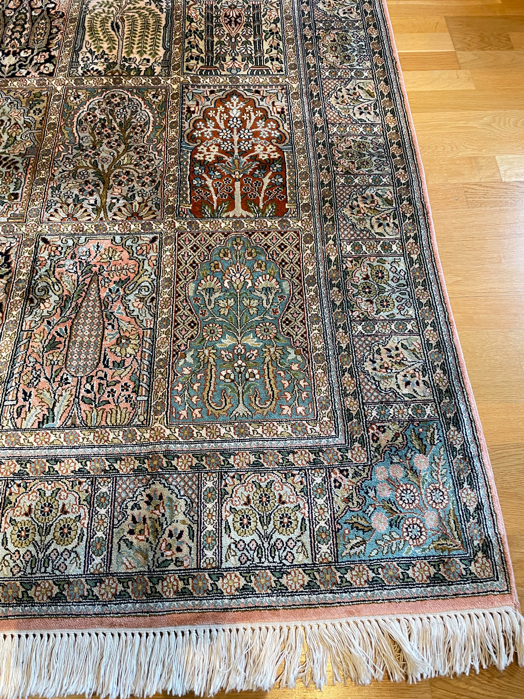 Kashmir Rug 240 × 167 cm