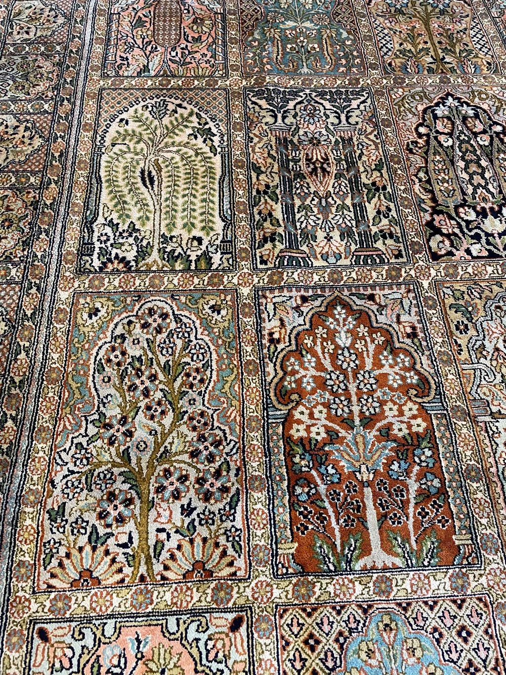 Kashmir Rug 240 × 167 cm