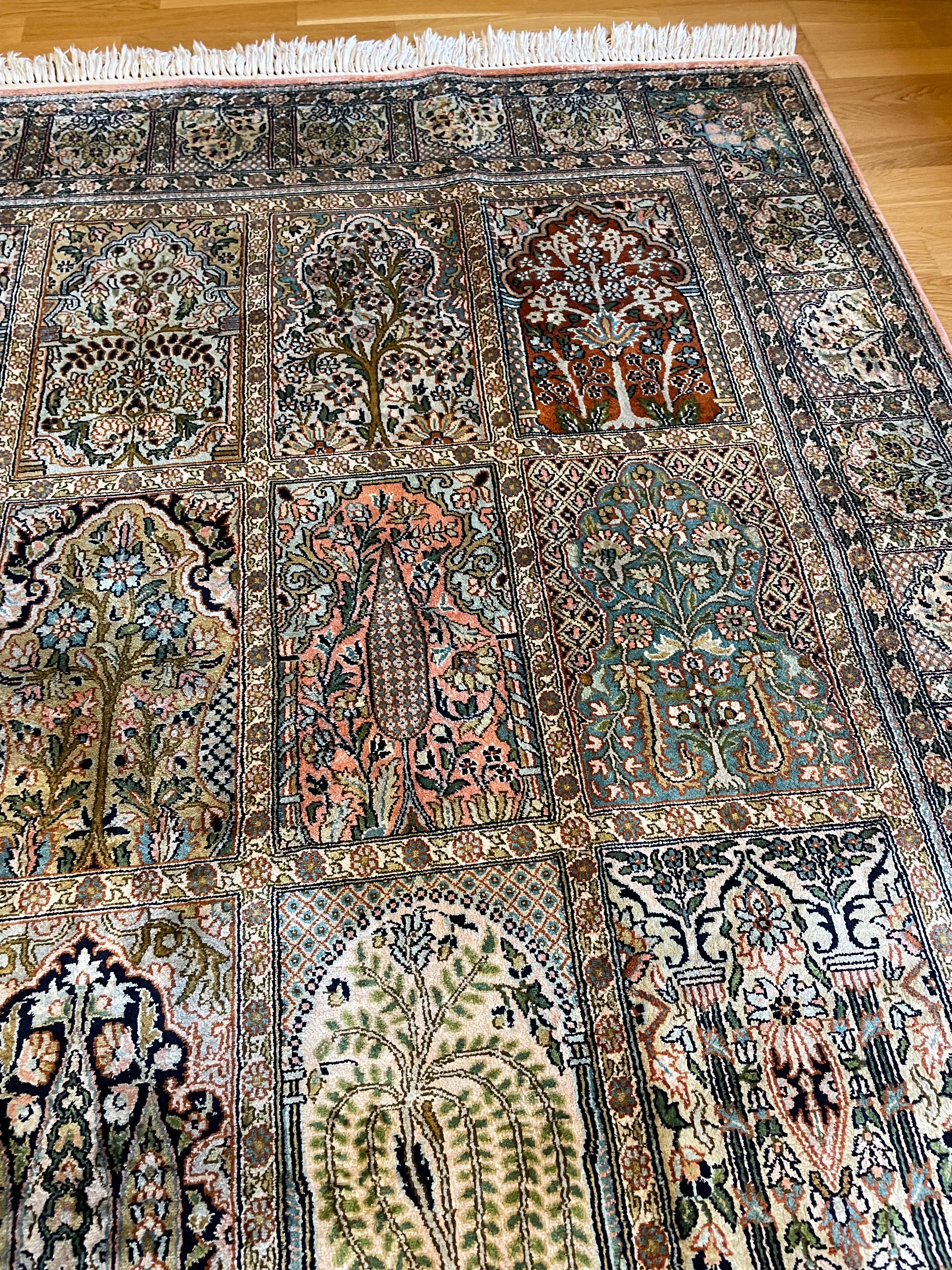 Kashmir Rug 240 × 167 cm