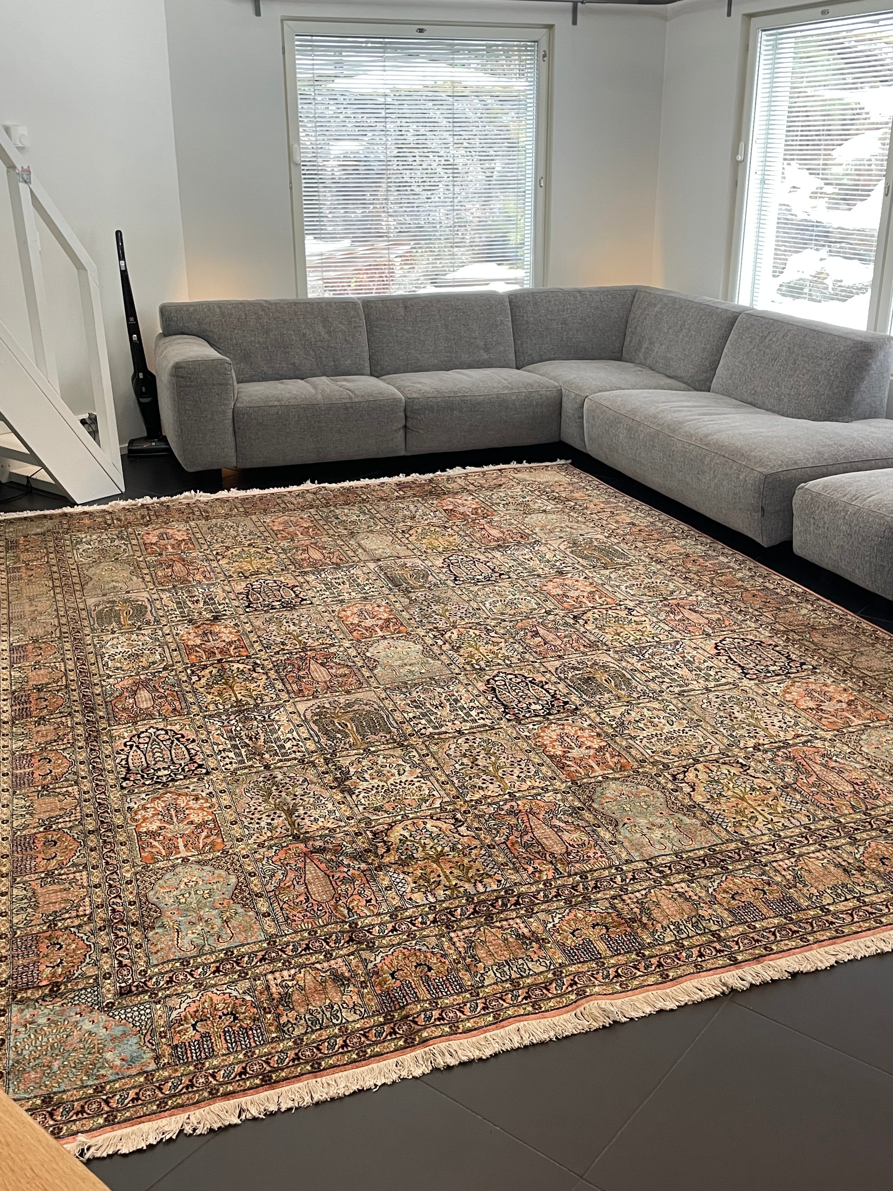 Kashmir silk rug 360x280cm