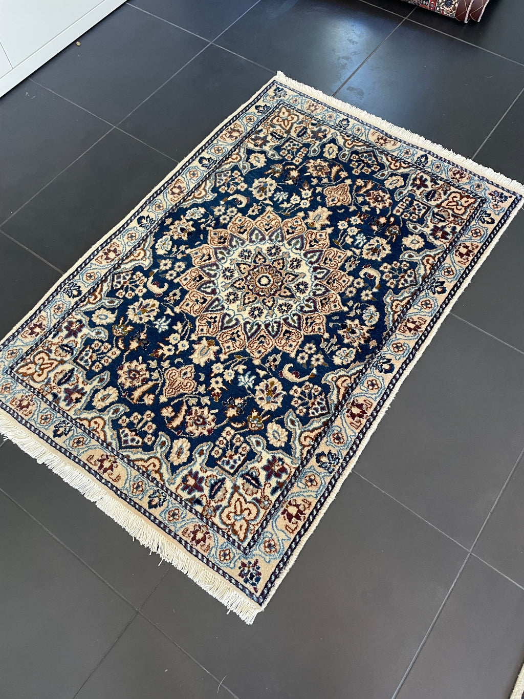 Nain rug 134×93 cm