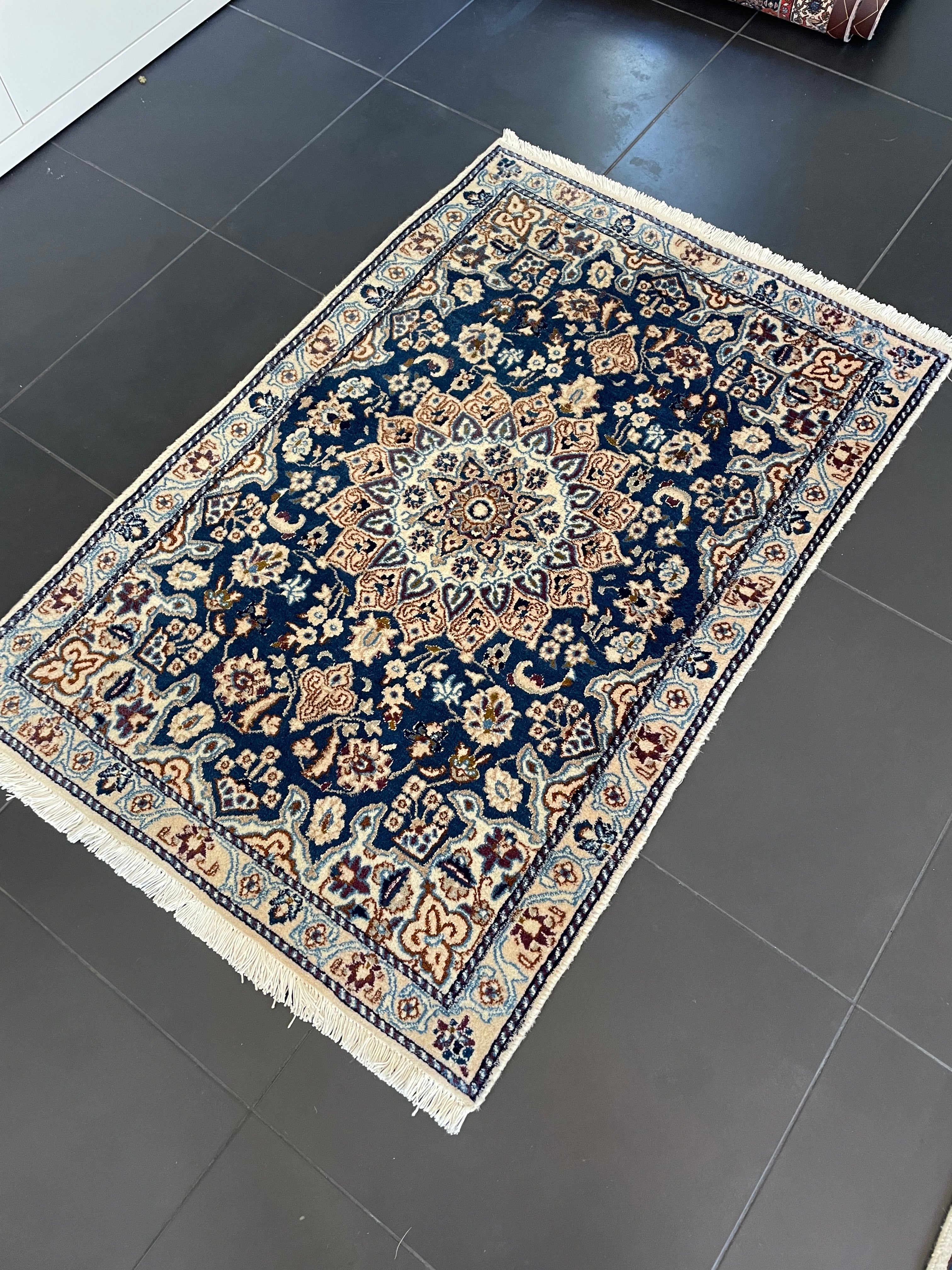 Nain rug 134×93 cm