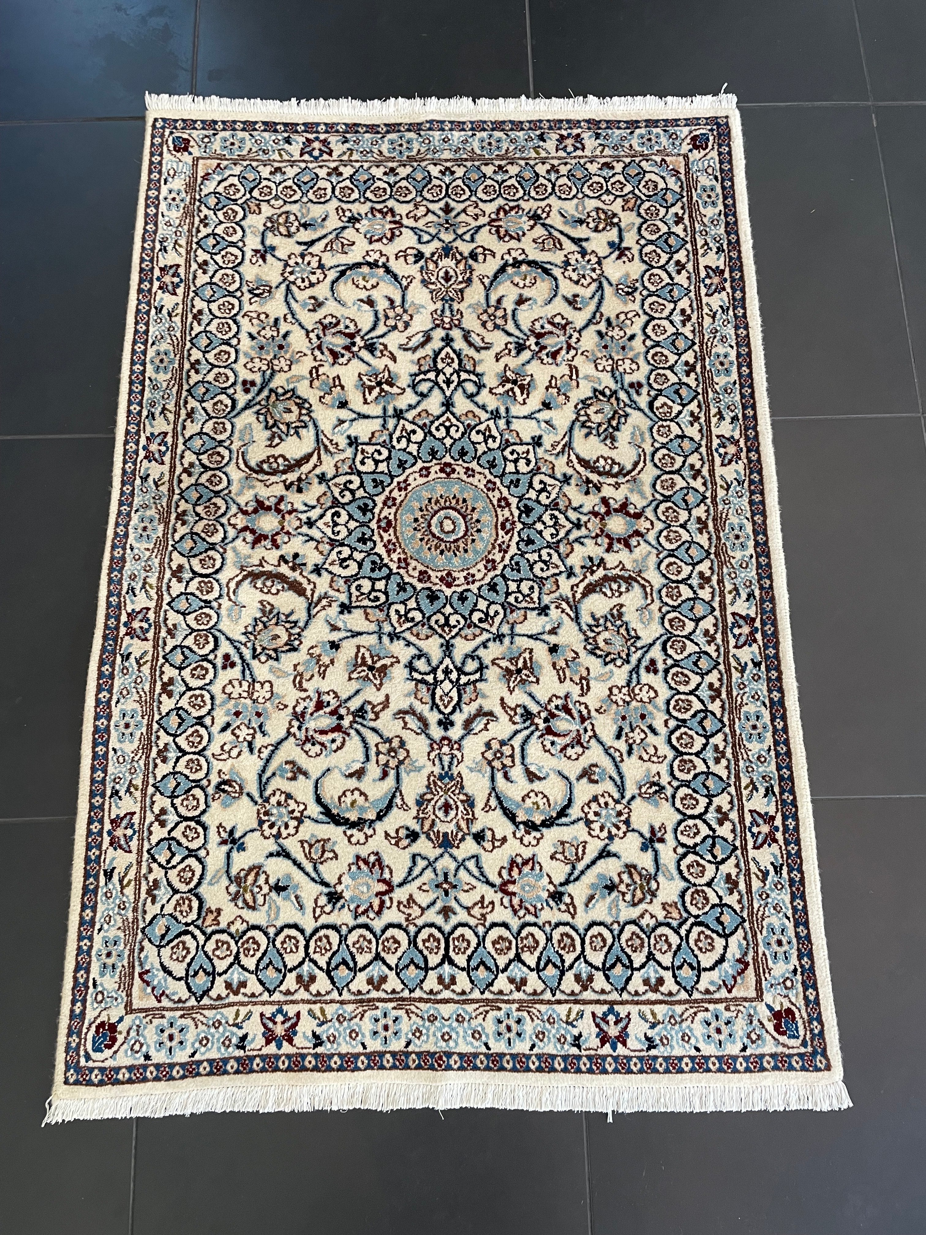 Nain rug 132×88 cm