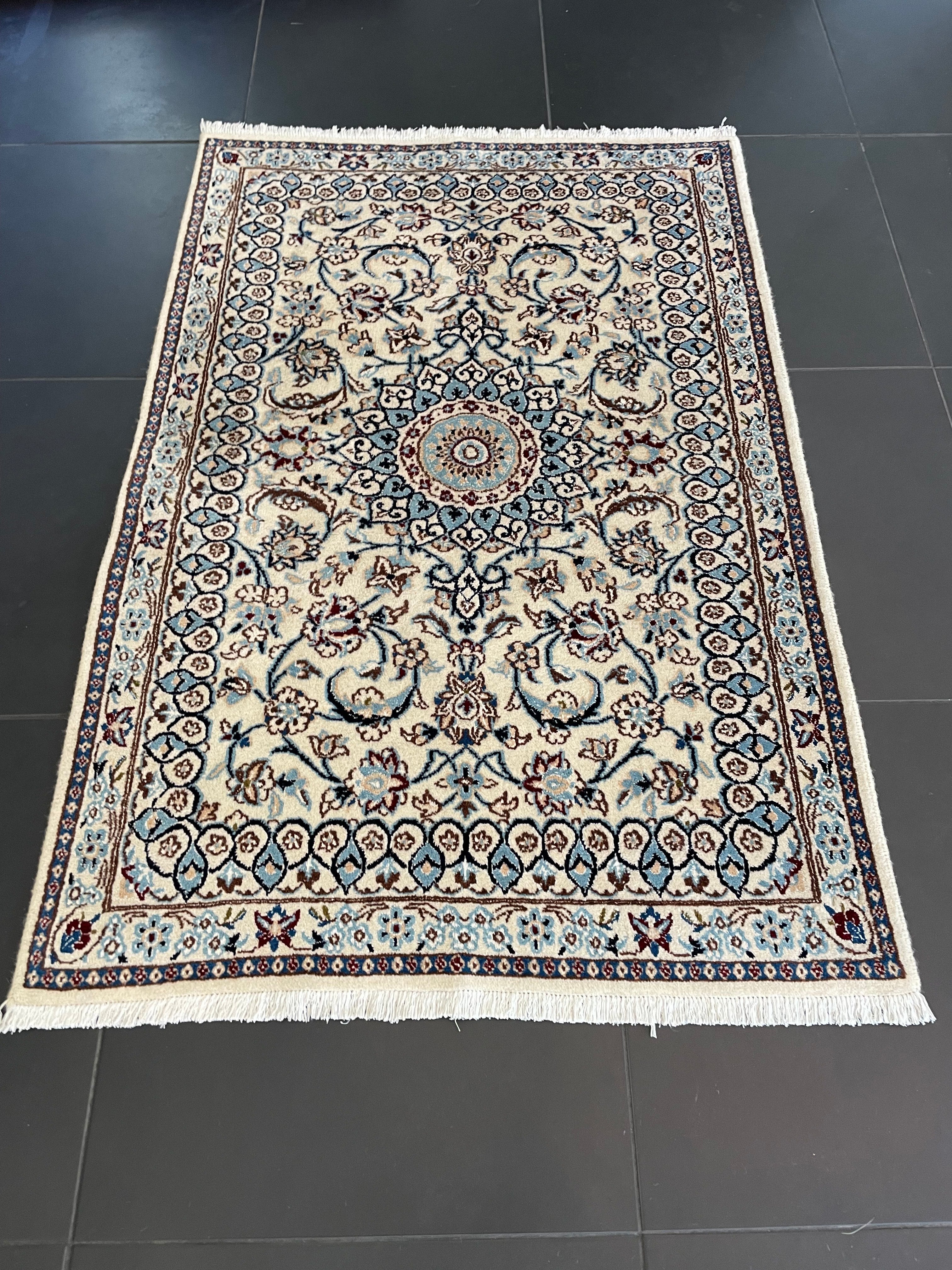 Nain rug 132×88 cm