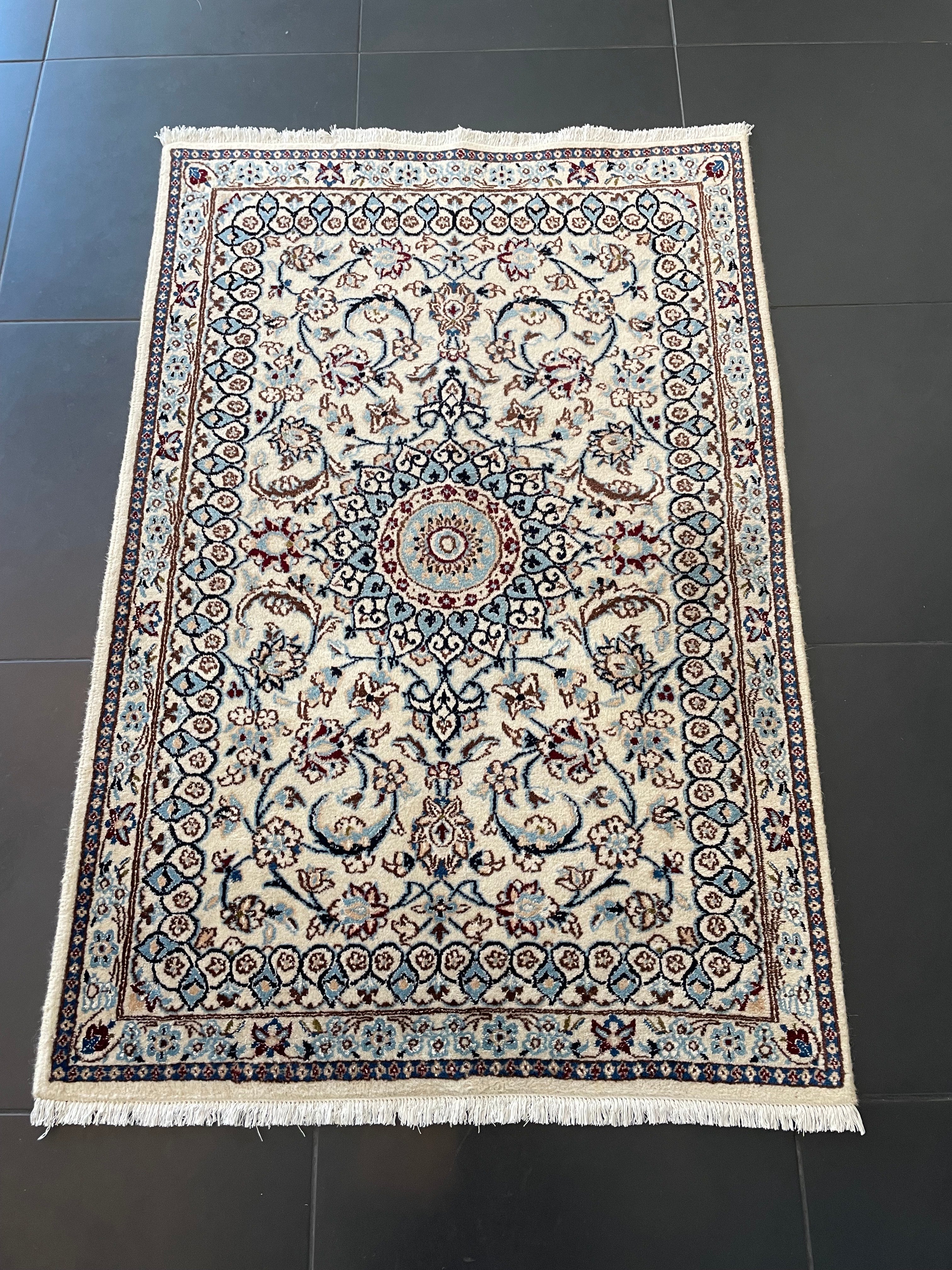 Nain rug 132×88 cm