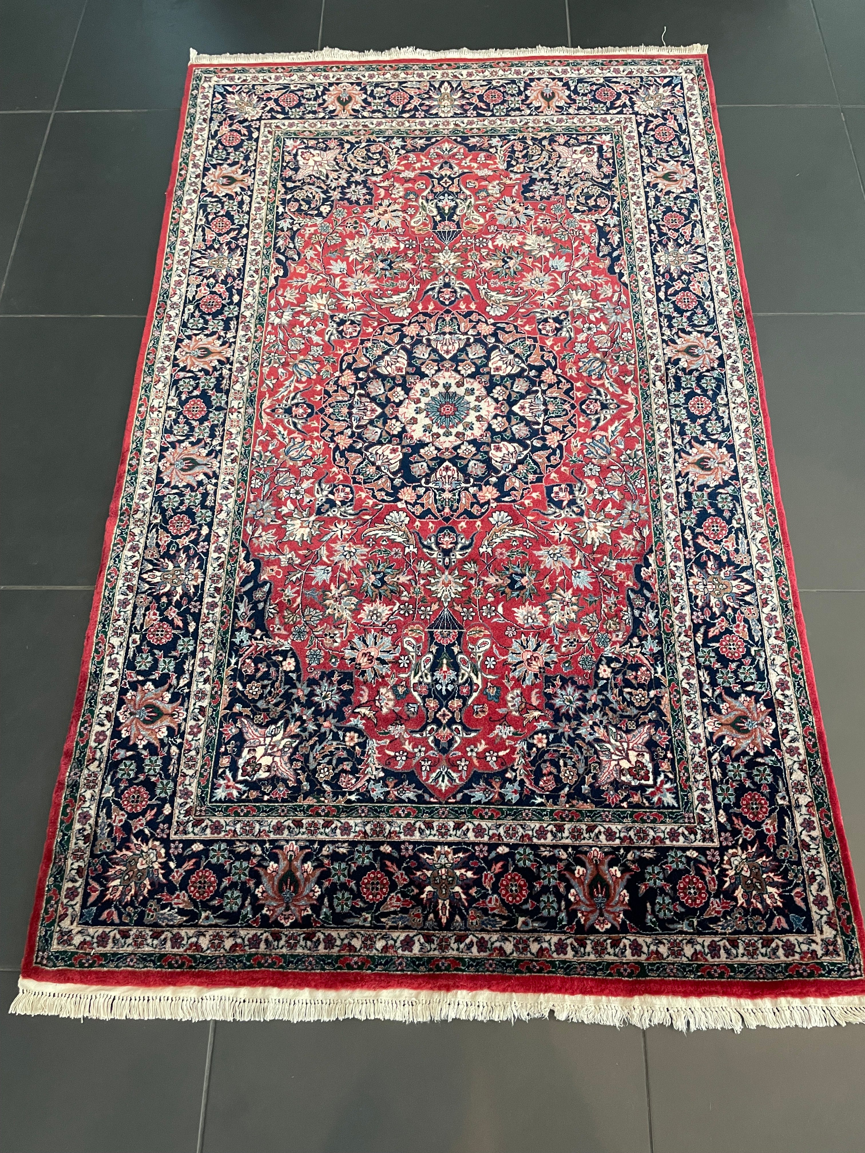 Isfahan rug 165x101cm