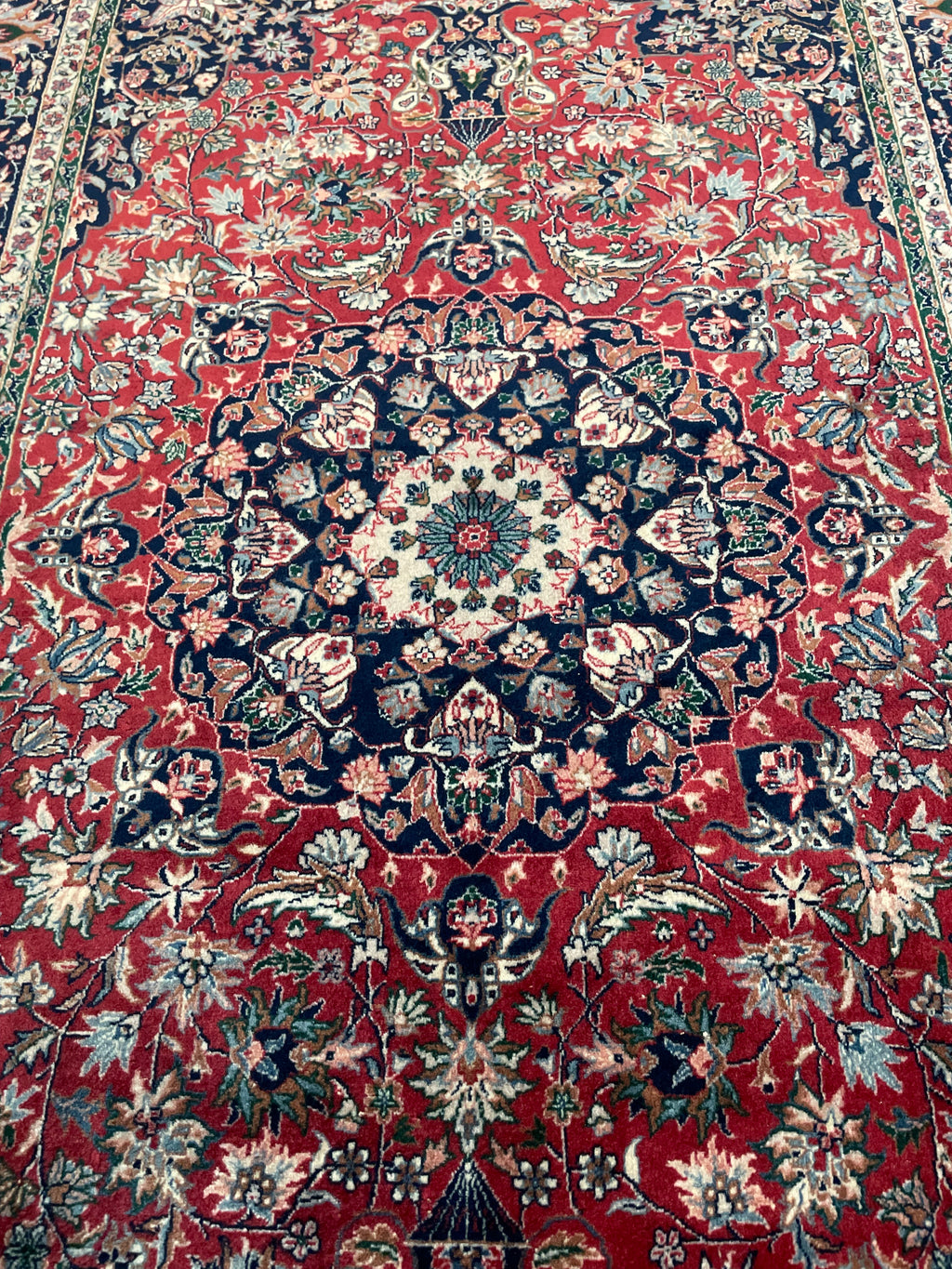 Isfahan rug 165x101cm