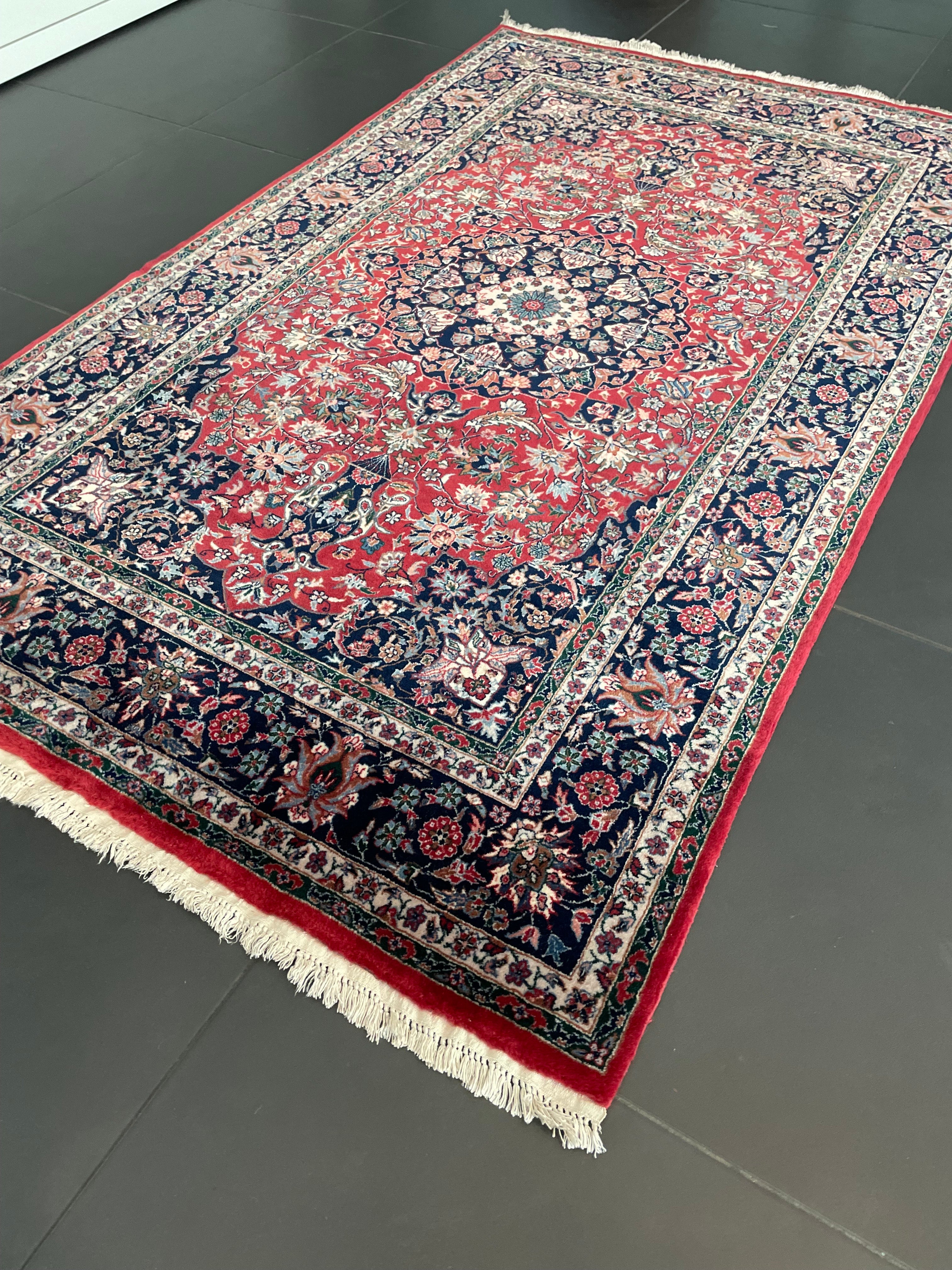 Isfahan rug 165x101cm
