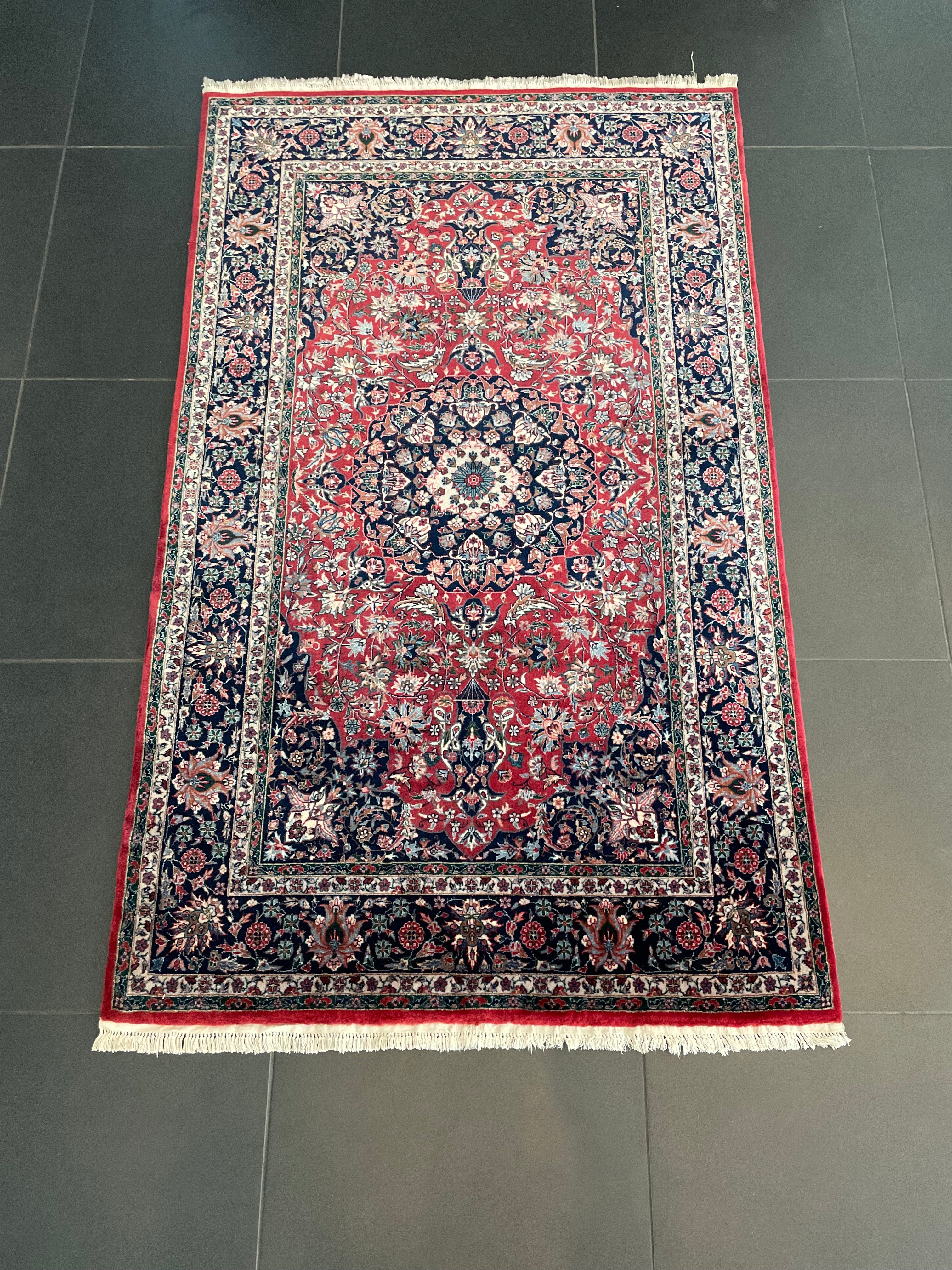 Isfahan rug 165x101cm