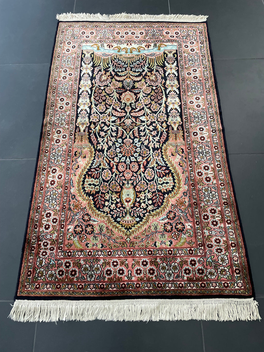 Kashmir silk rug 128x76cm