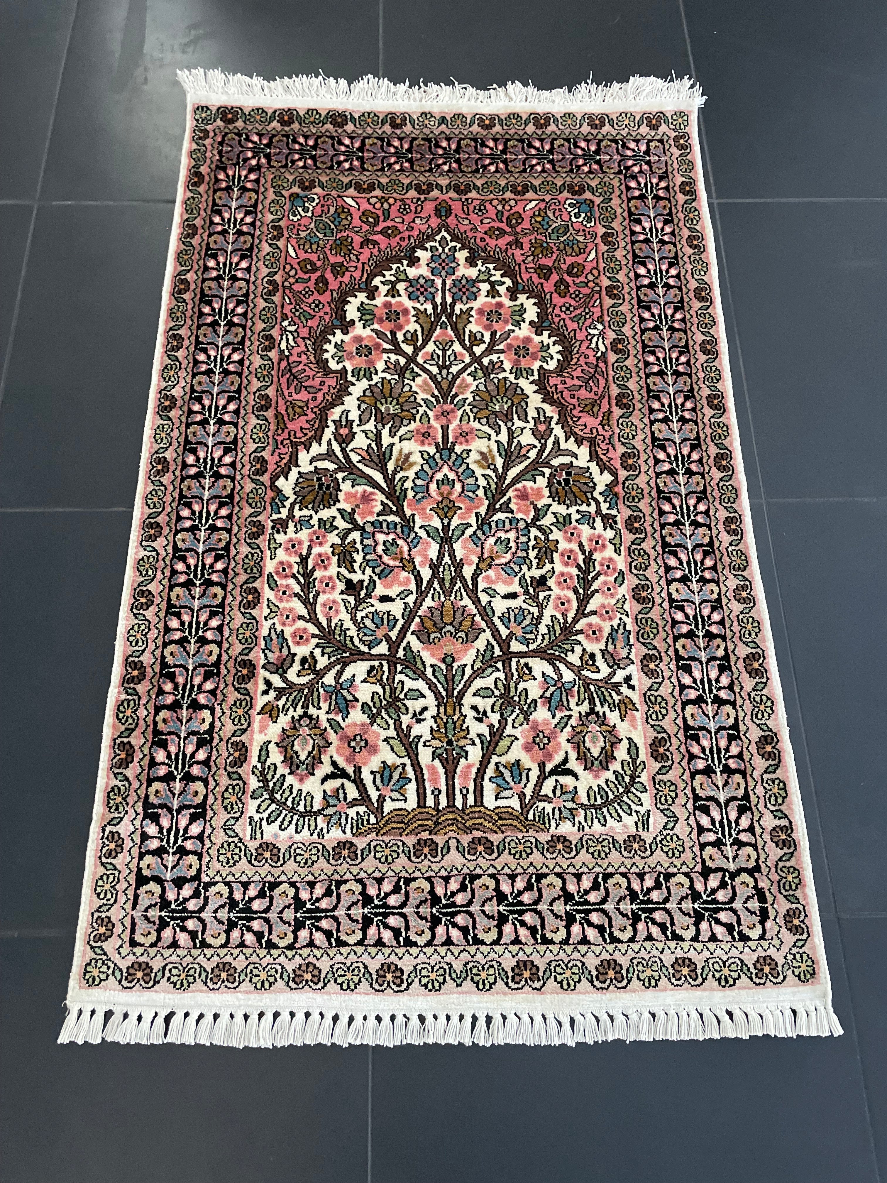 Kashmir silk rug 127x80cm