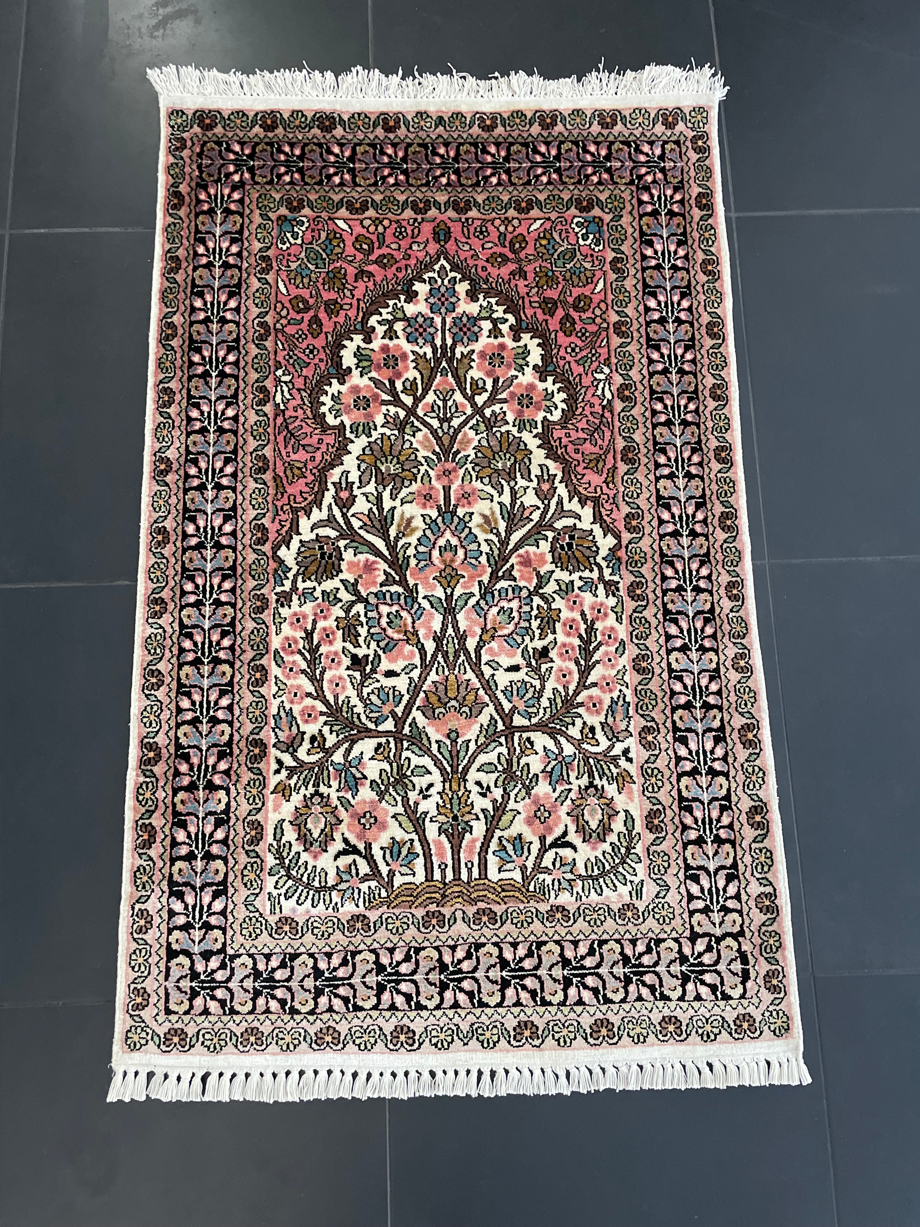 Kashmir silk rug 127x80cm