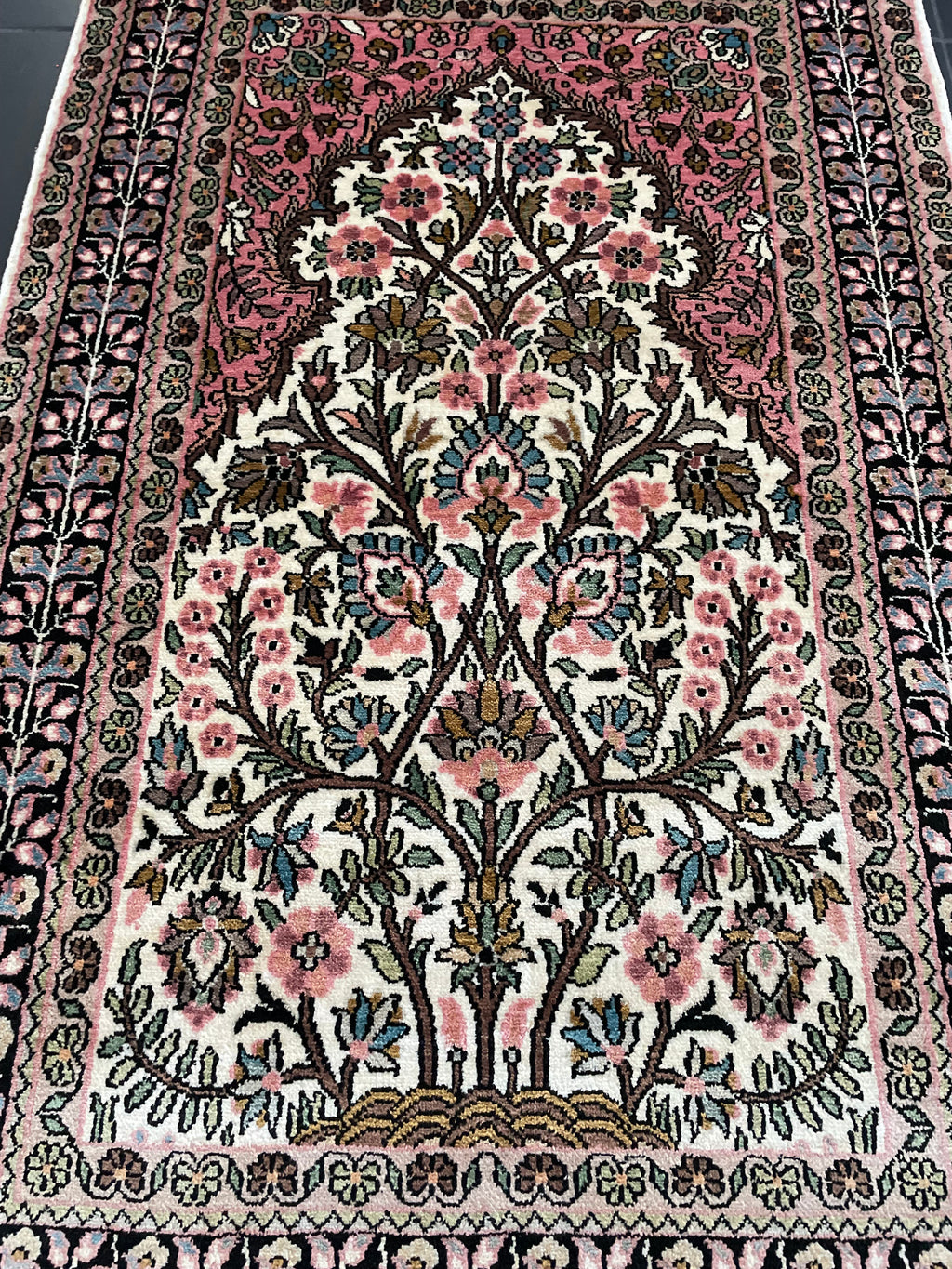 Kashmir silk rug 127x80cm