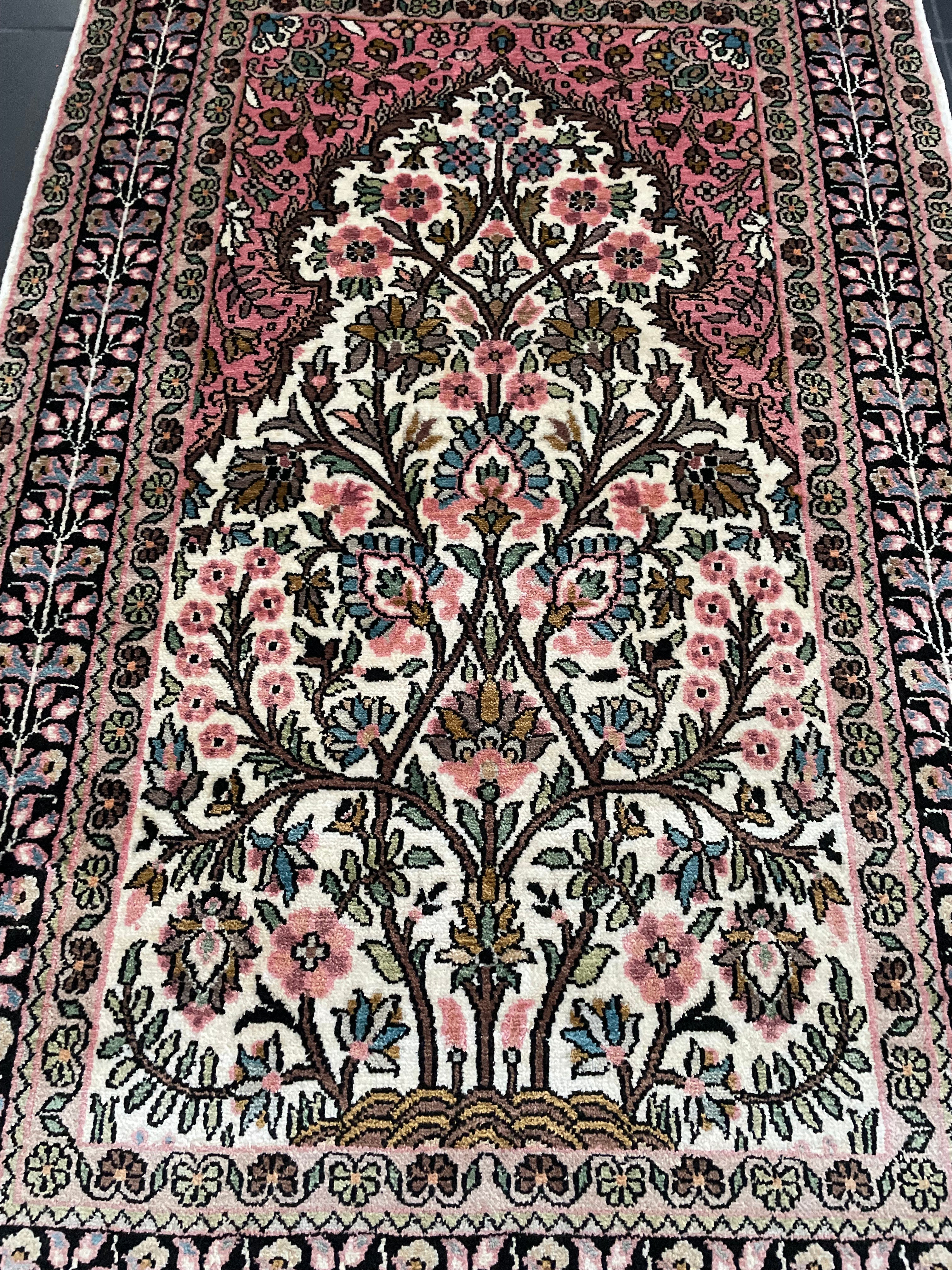 Kashmir silk rug 127x80cm