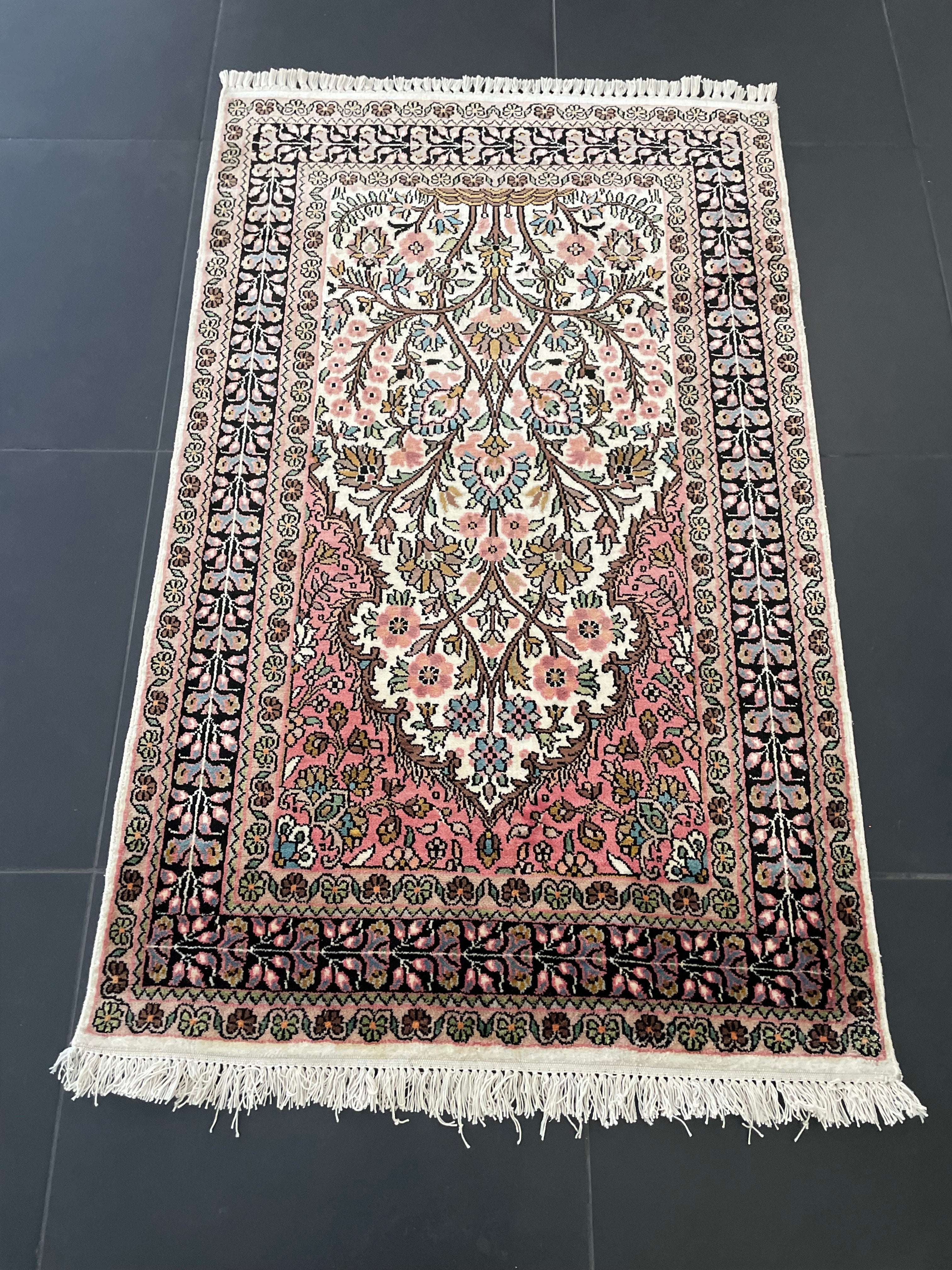 Kashmir silk rug 127x80cm
