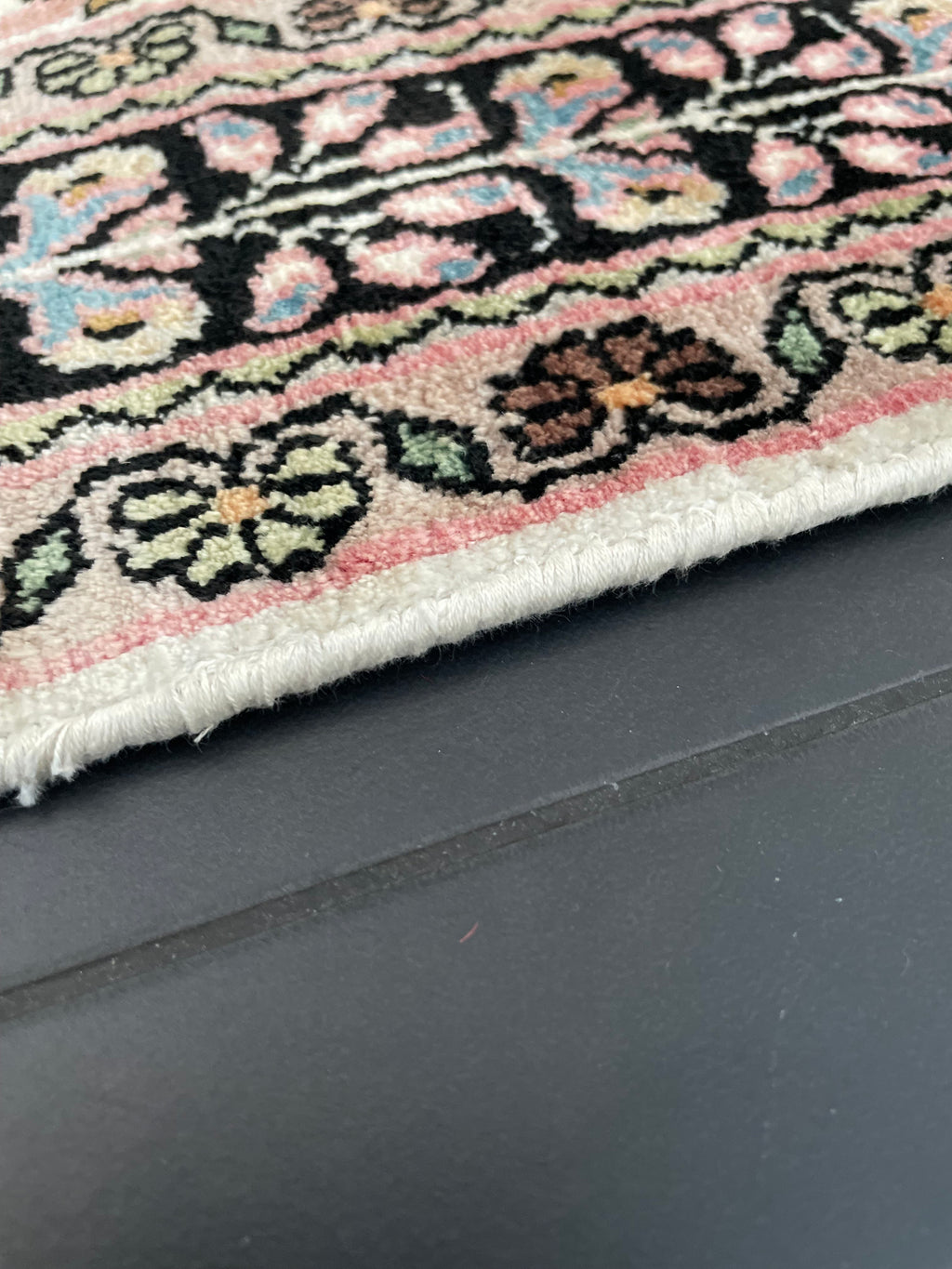 Kashmir silk rug 127x80cm