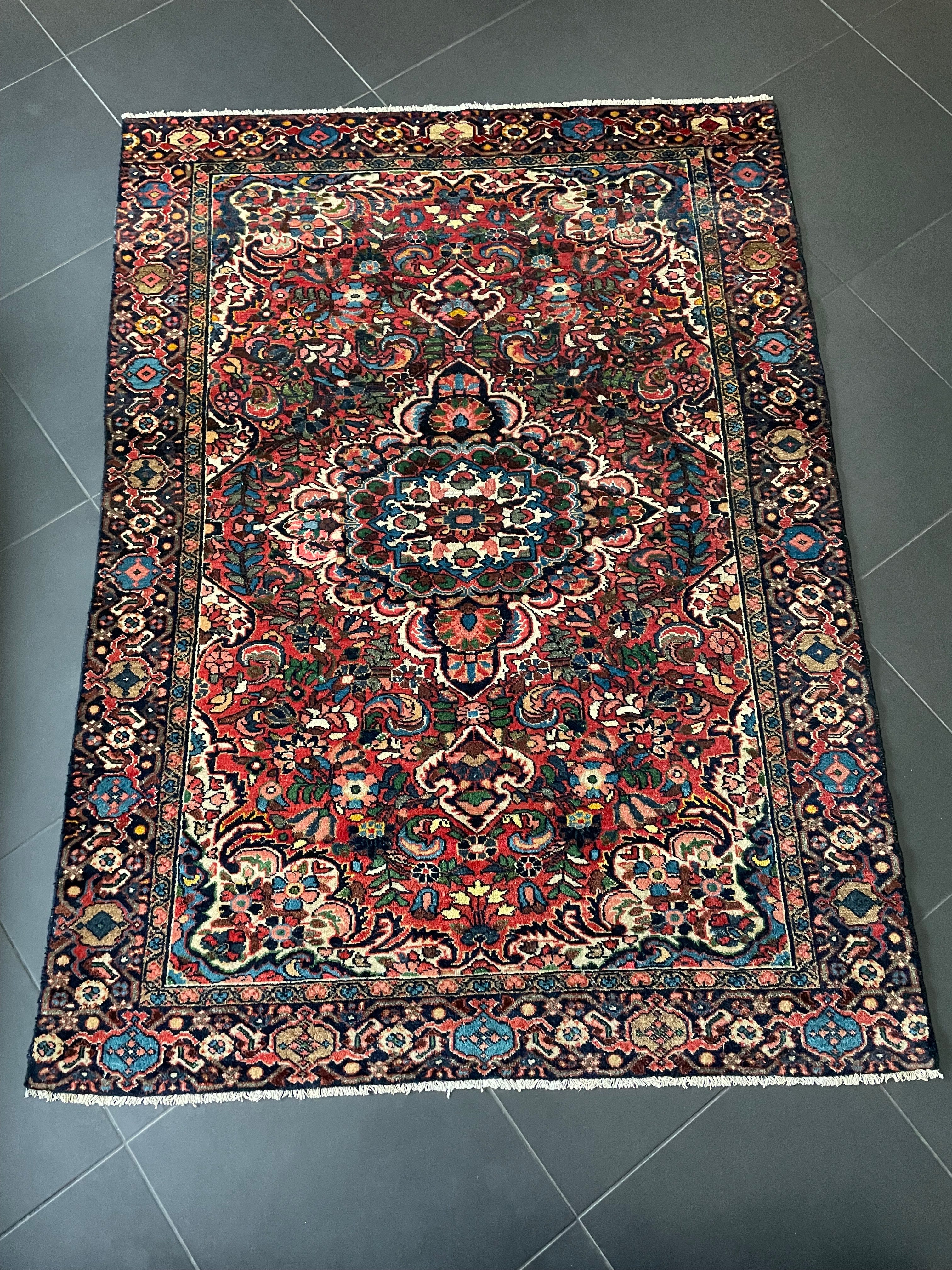 Hamadan Rug 197 × 142 cm