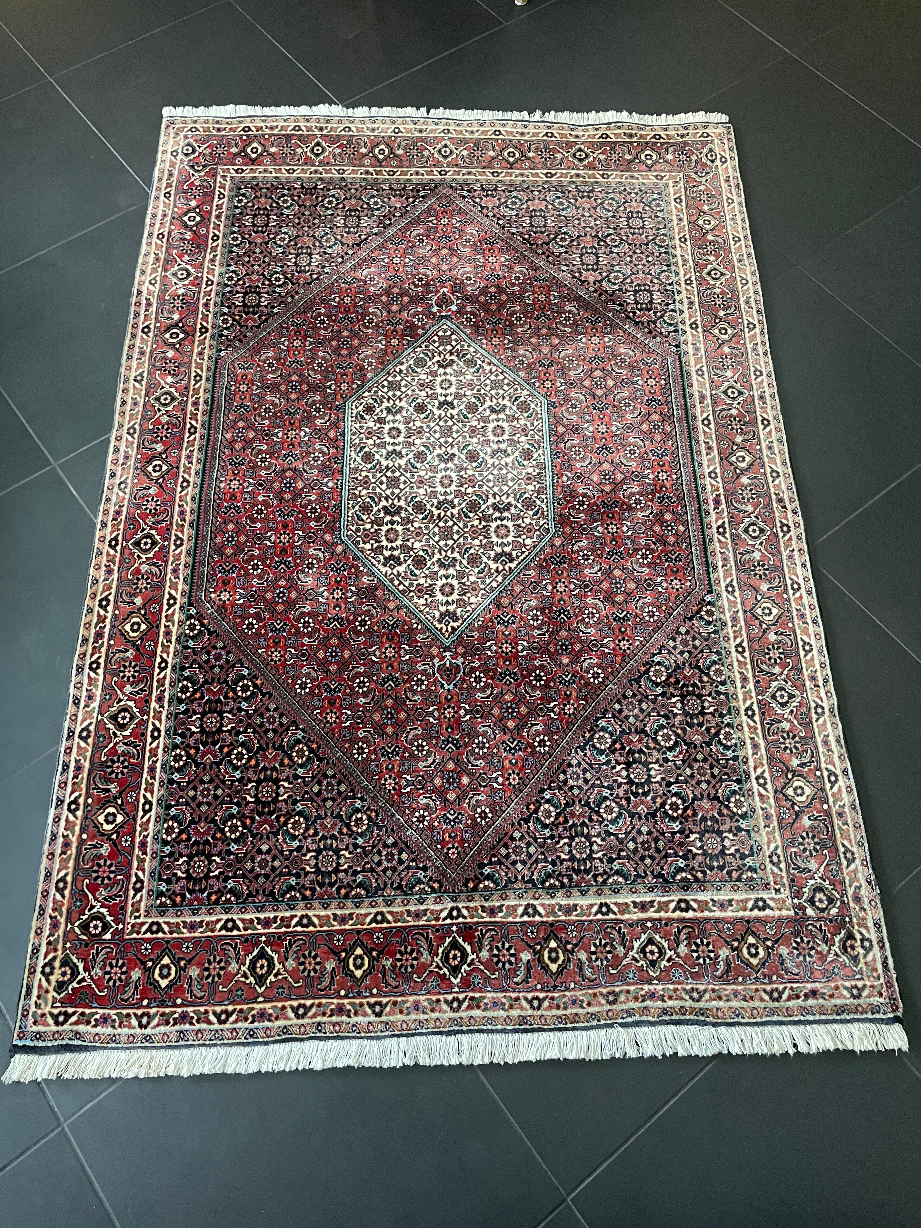 Bidjar rug 195 × 132 cm