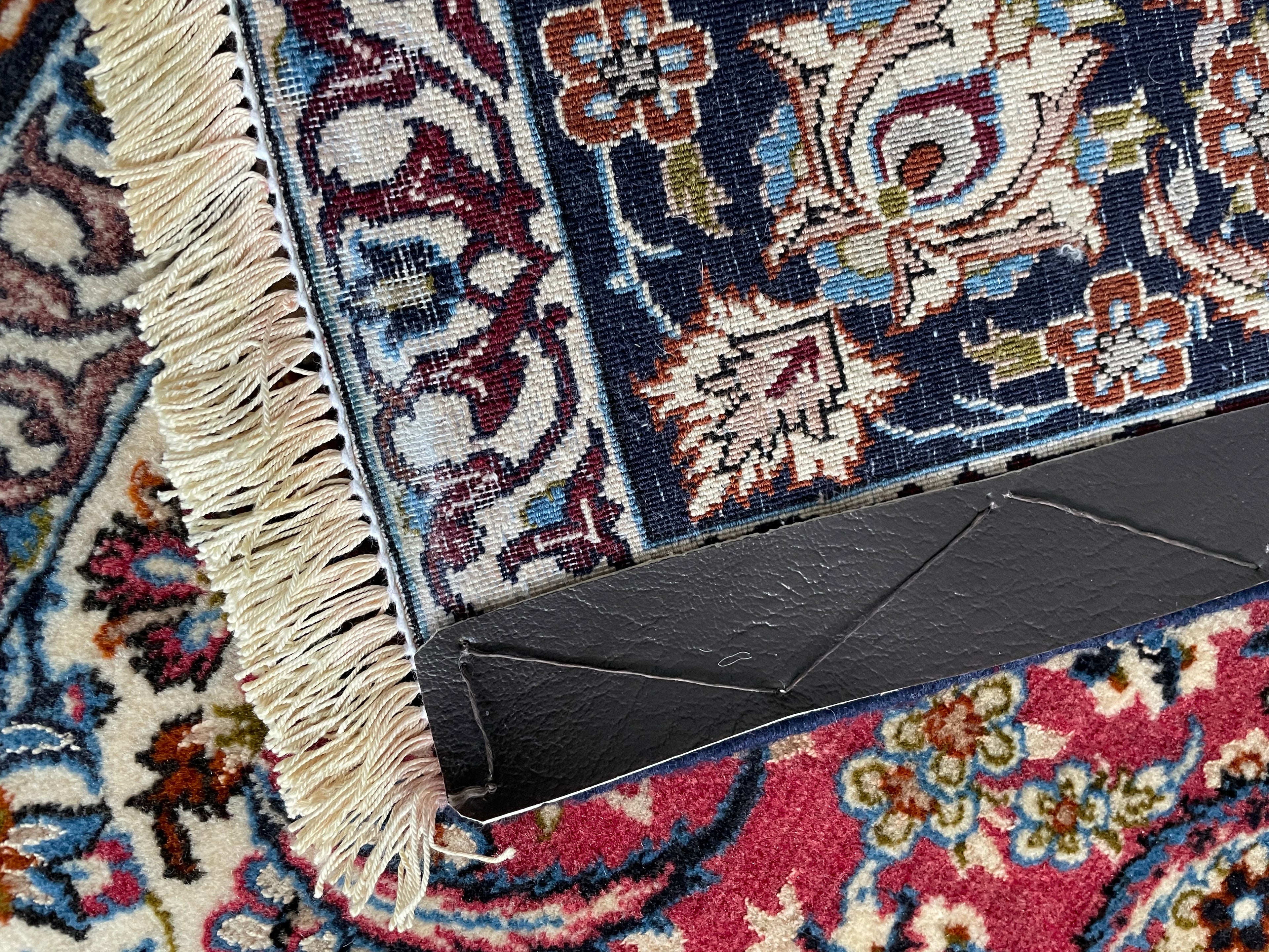 Isfahan rug 155 × 107 cm
