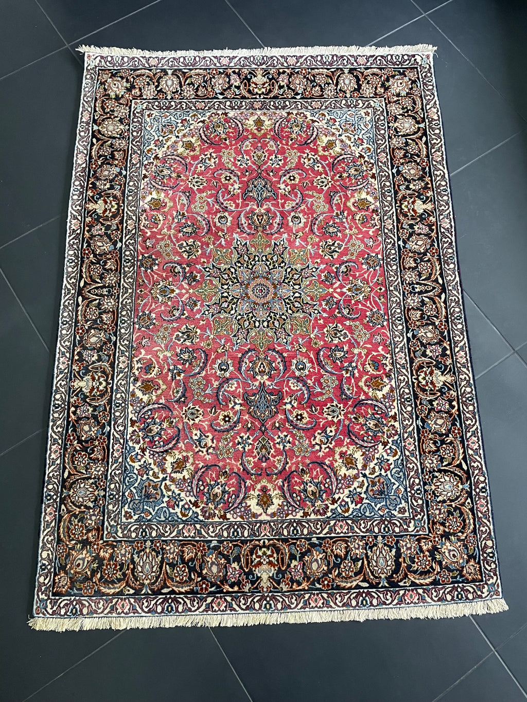 Isfahan rug 155 × 107 cm