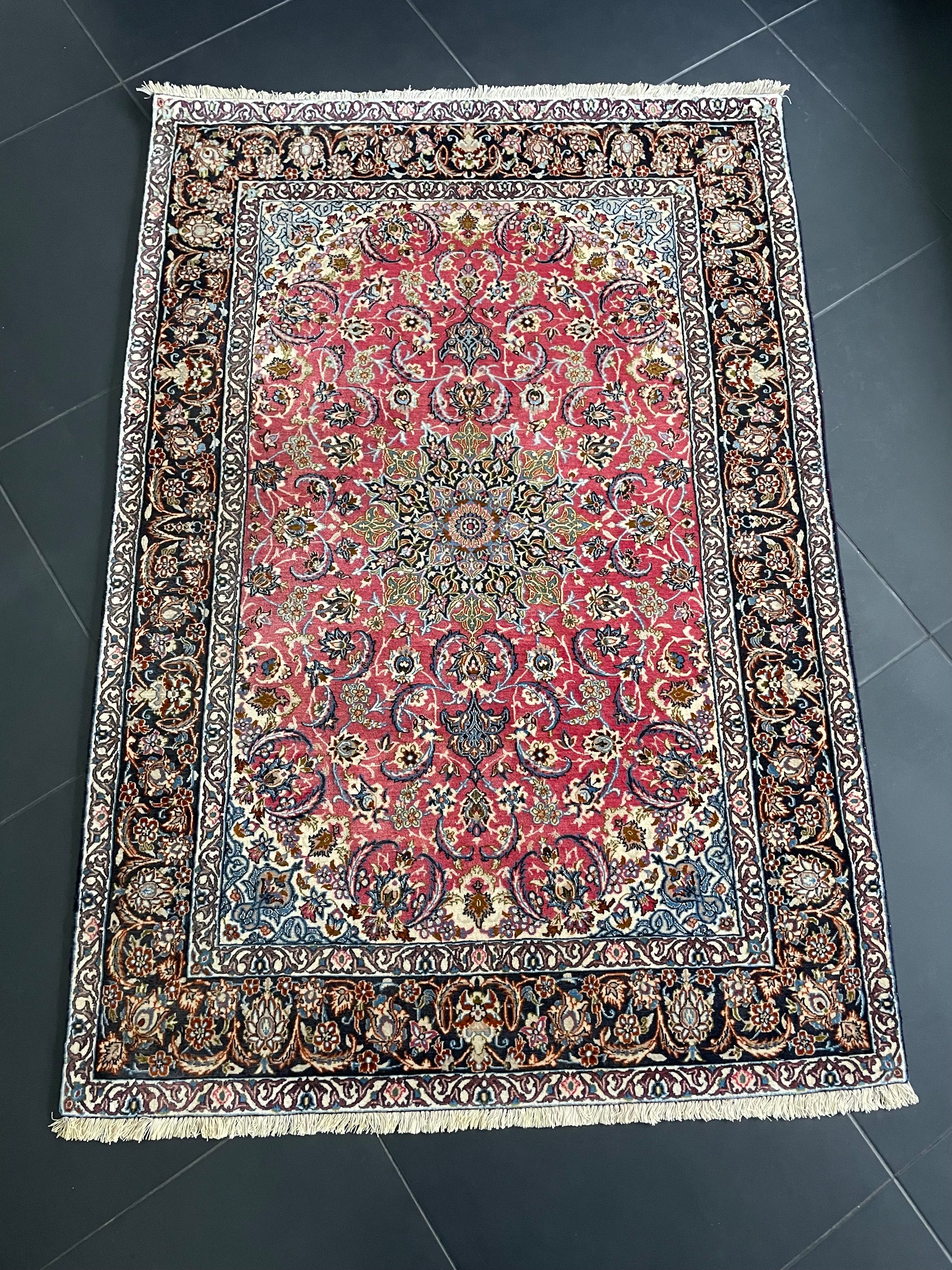 Isfahan rug 155 × 107 cm