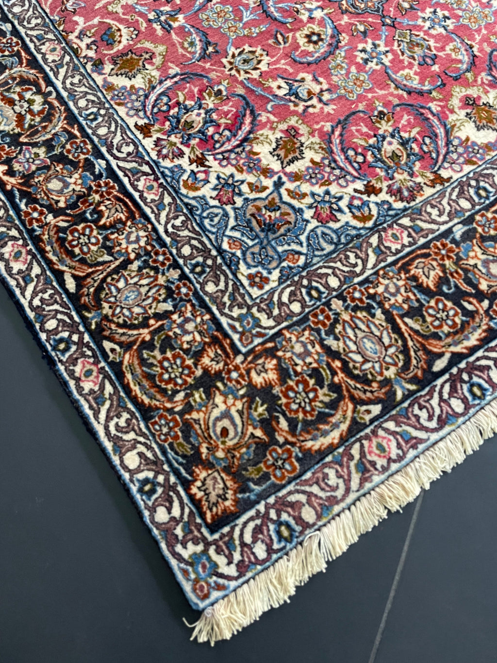 Isfahan rug 155 × 107 cm