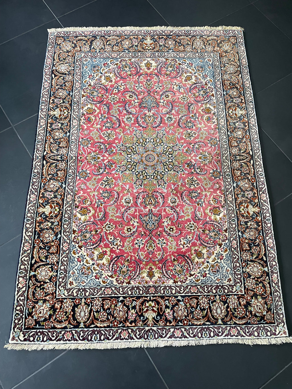 Isfahan rug 155 × 107 cm