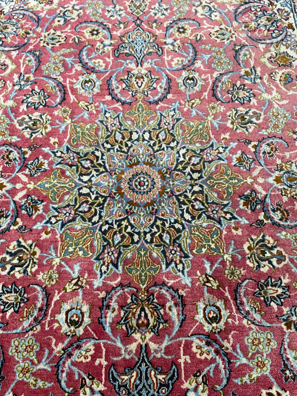 Isfahan rug 155 × 107 cm