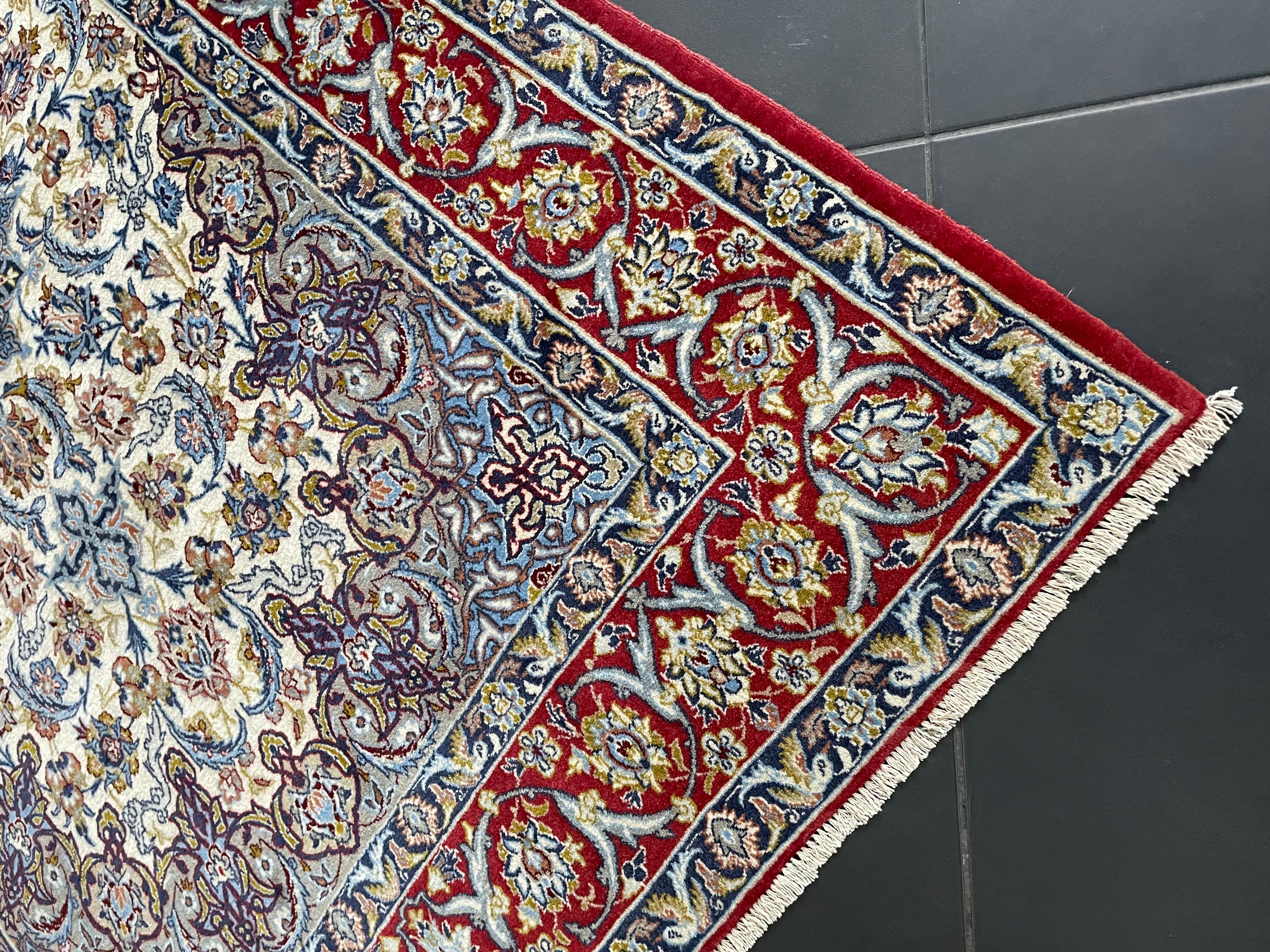 Isfahan rug 176 × 113 cm