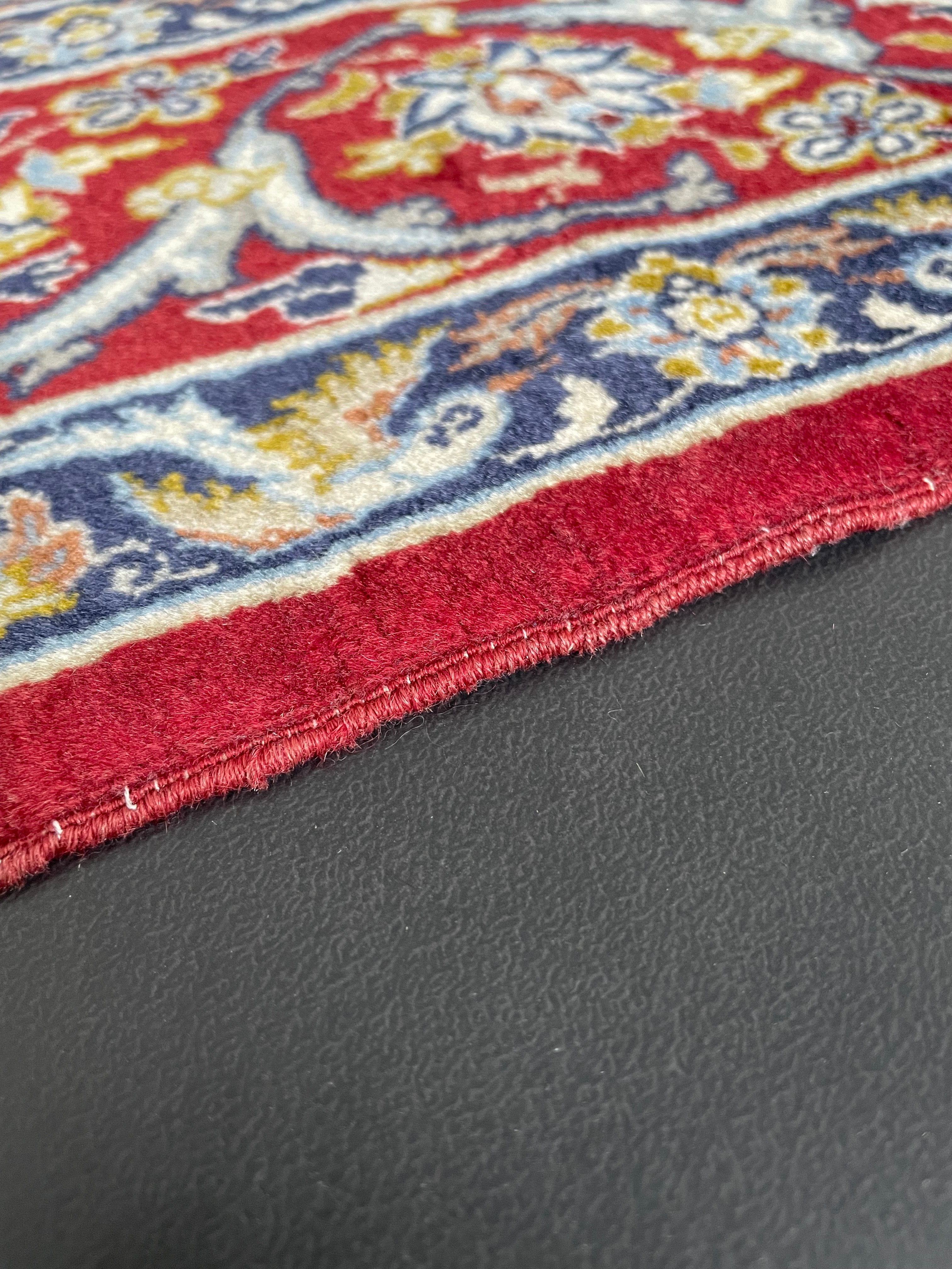 Isfahan rug 176 × 113 cm