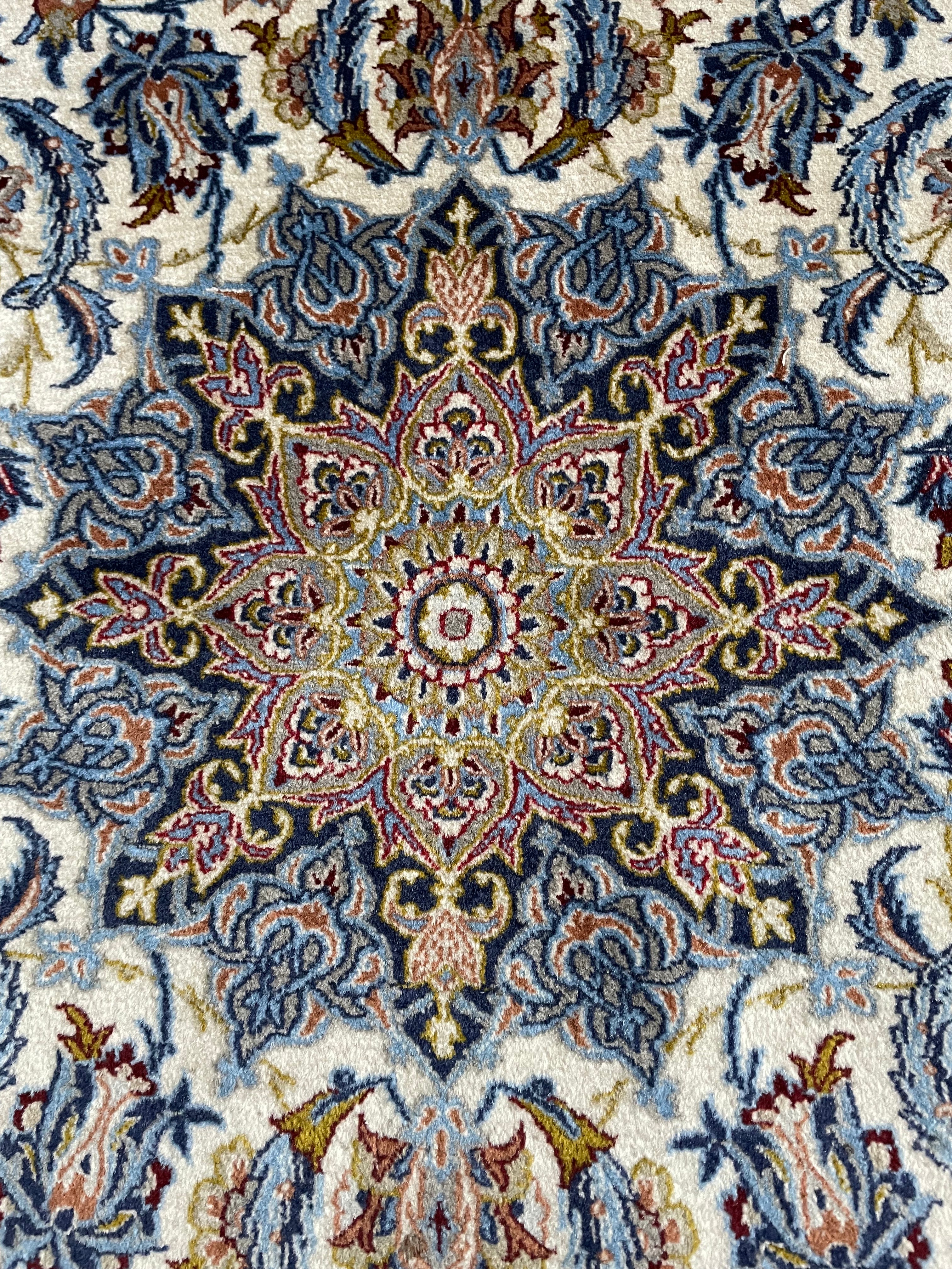 Isfahan rug 176 × 113 cm