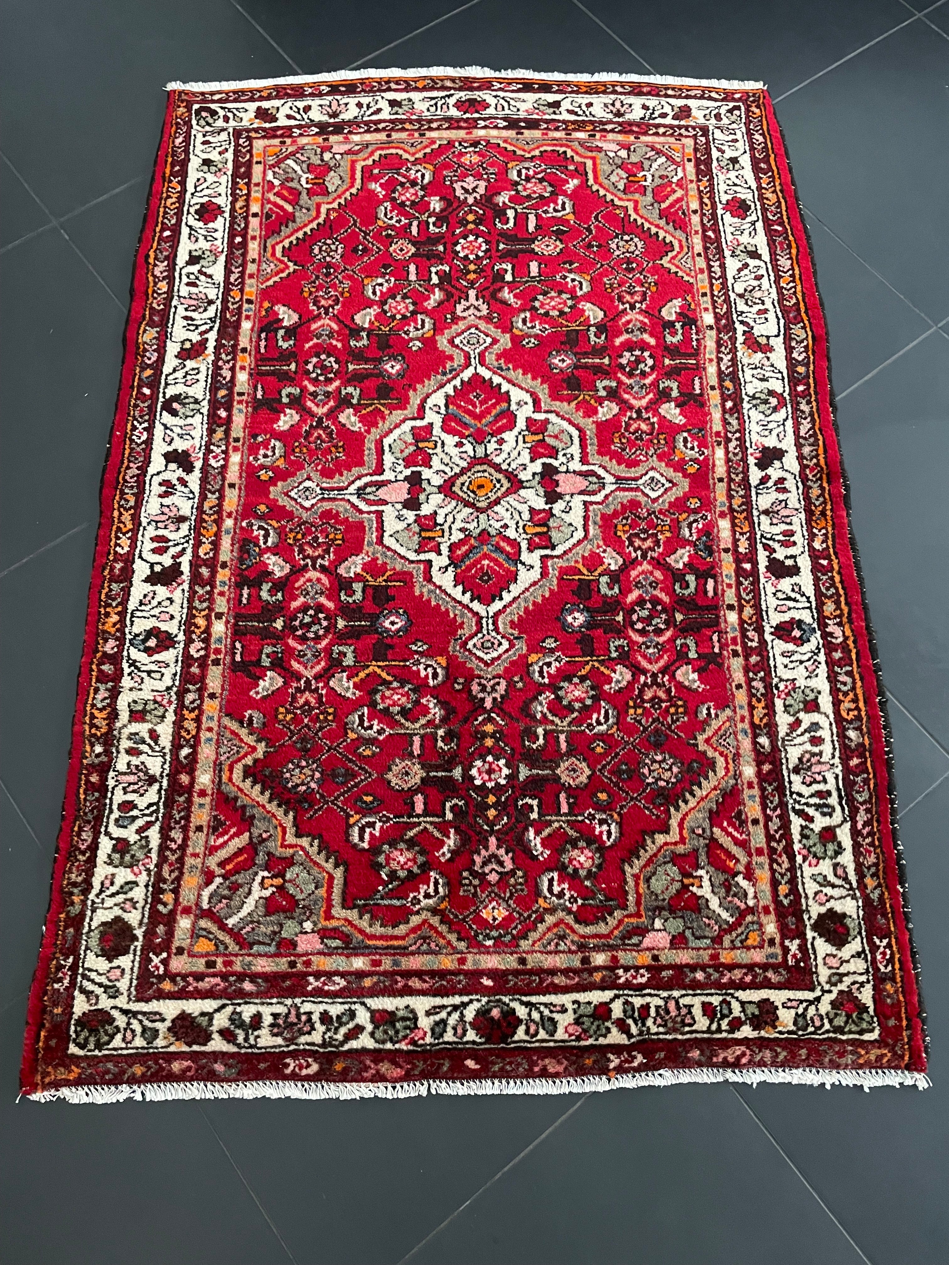 Hamadan Rug 157 × 110 cm