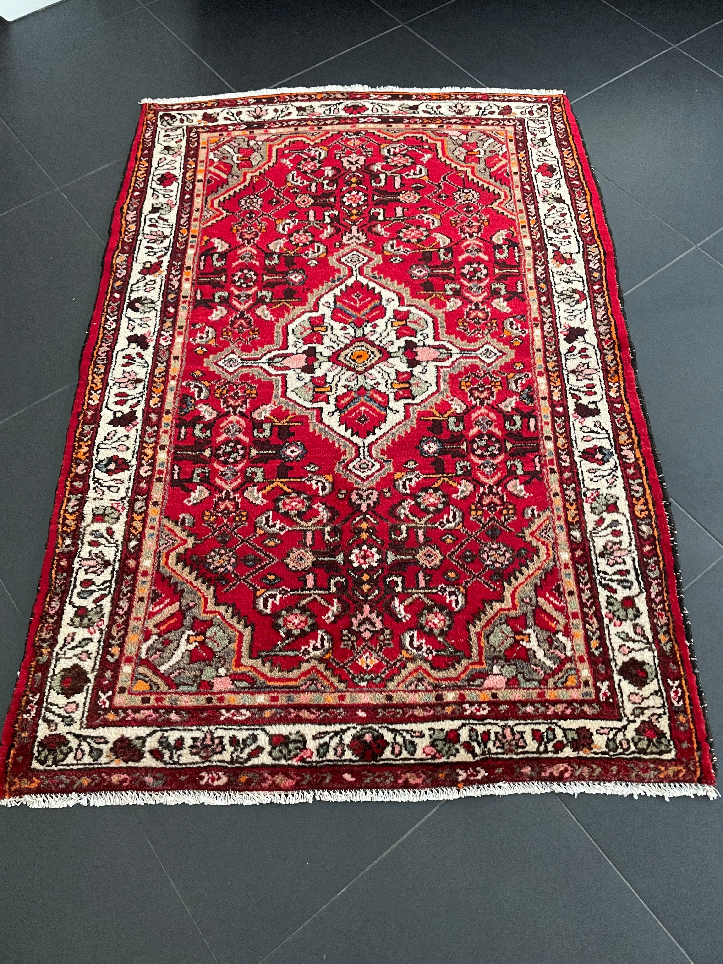Hamadan Rug 157 × 110 cm