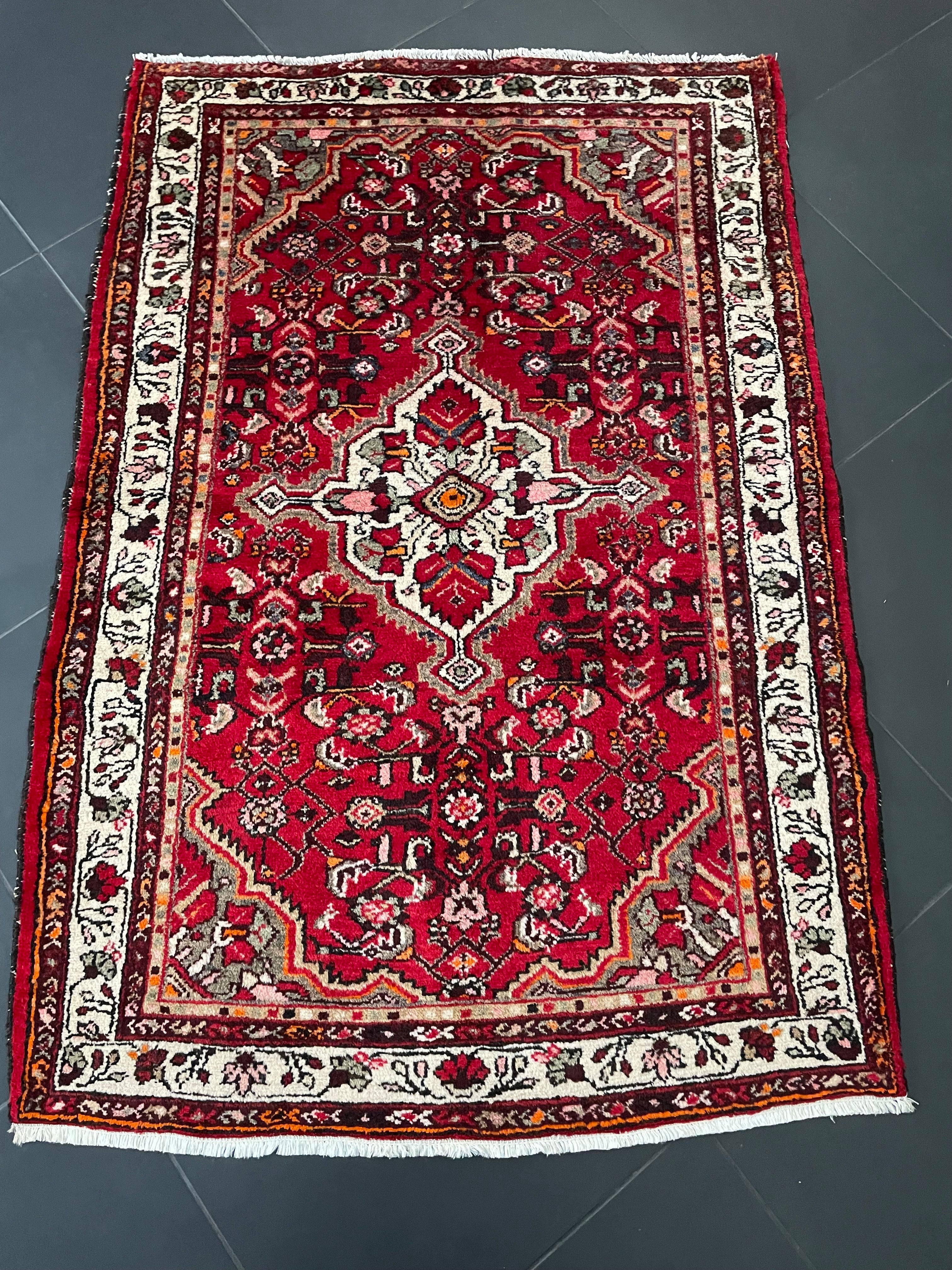 Hamadan Rug 157 × 110 cm