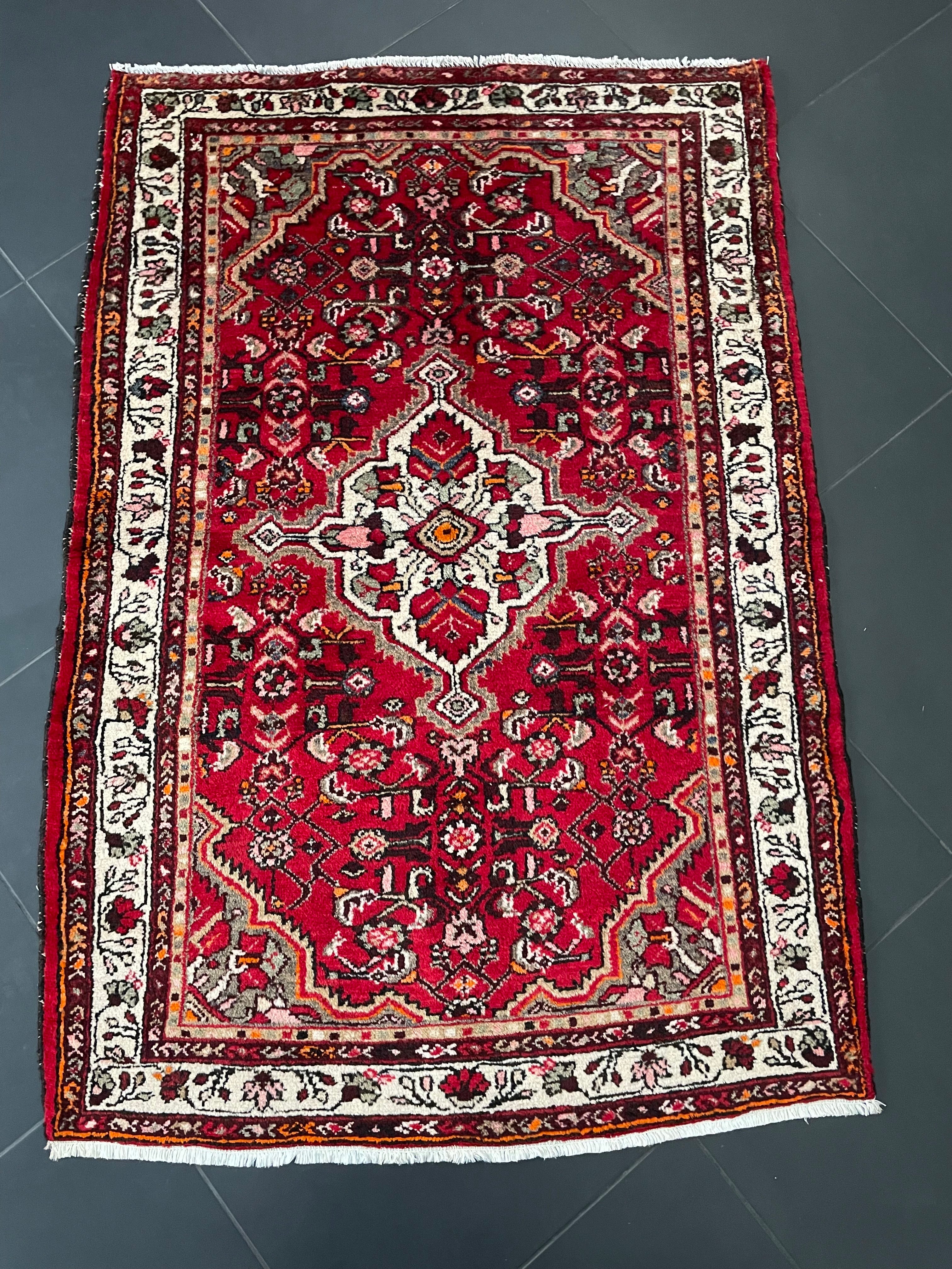 Hamadan Rug 157 × 110 cm